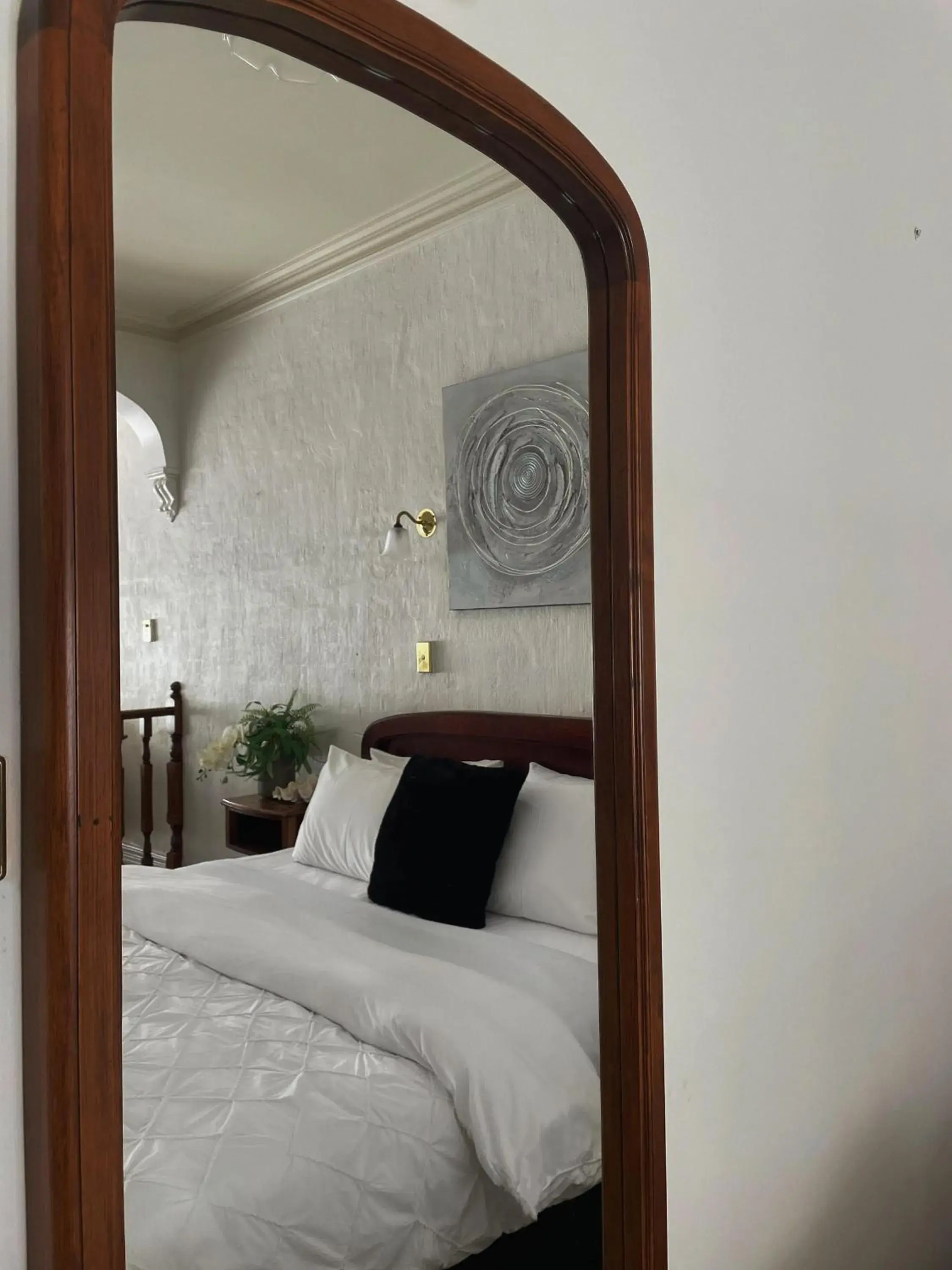 Bed in Victoria House Motor Inn Bed in Victoria House Motor Inn