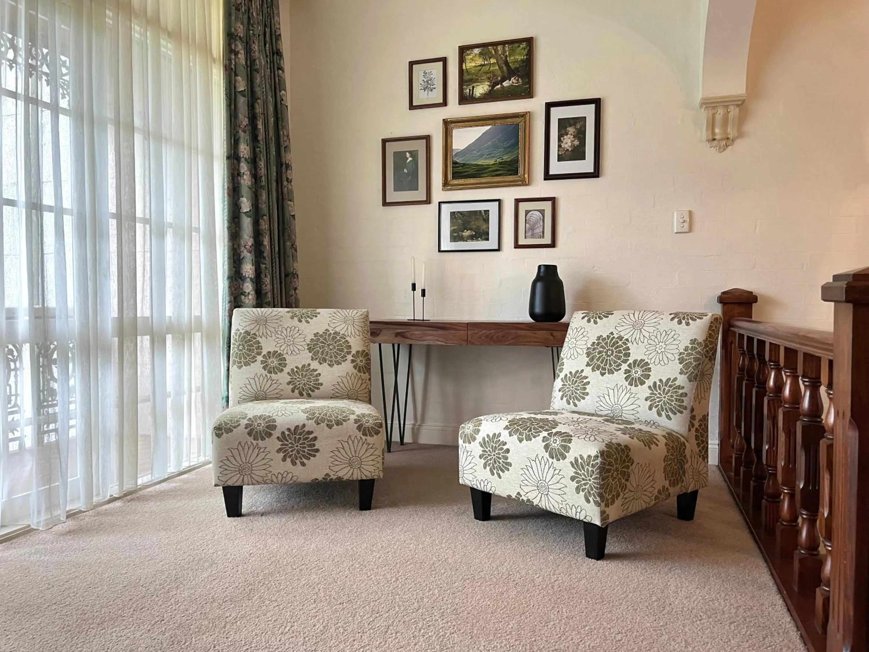 Seating area in Victoria House Motor Inn