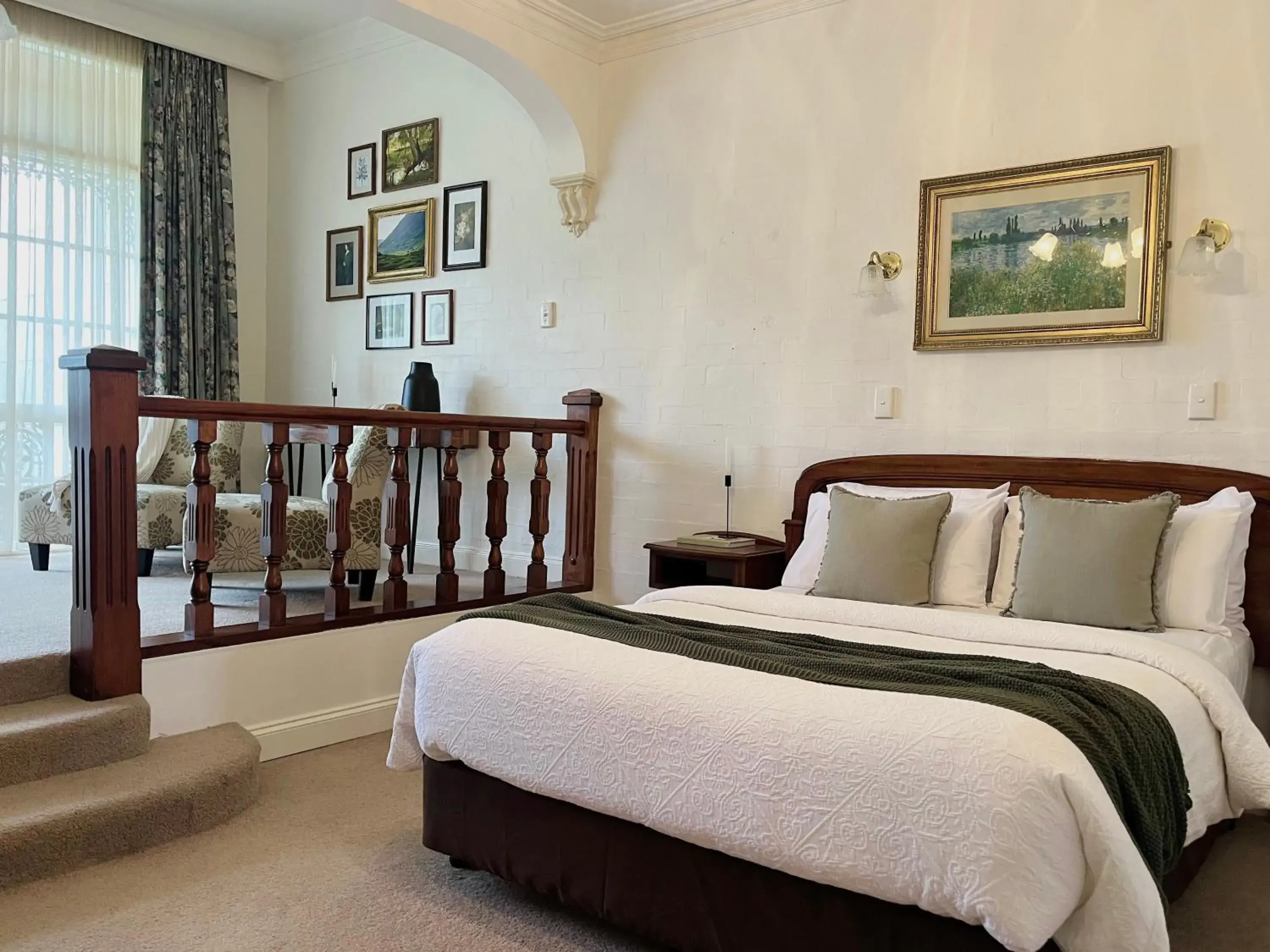 Queen Suite in Victoria House Motor Inn Queen Suite in Victoria House Motor Inn