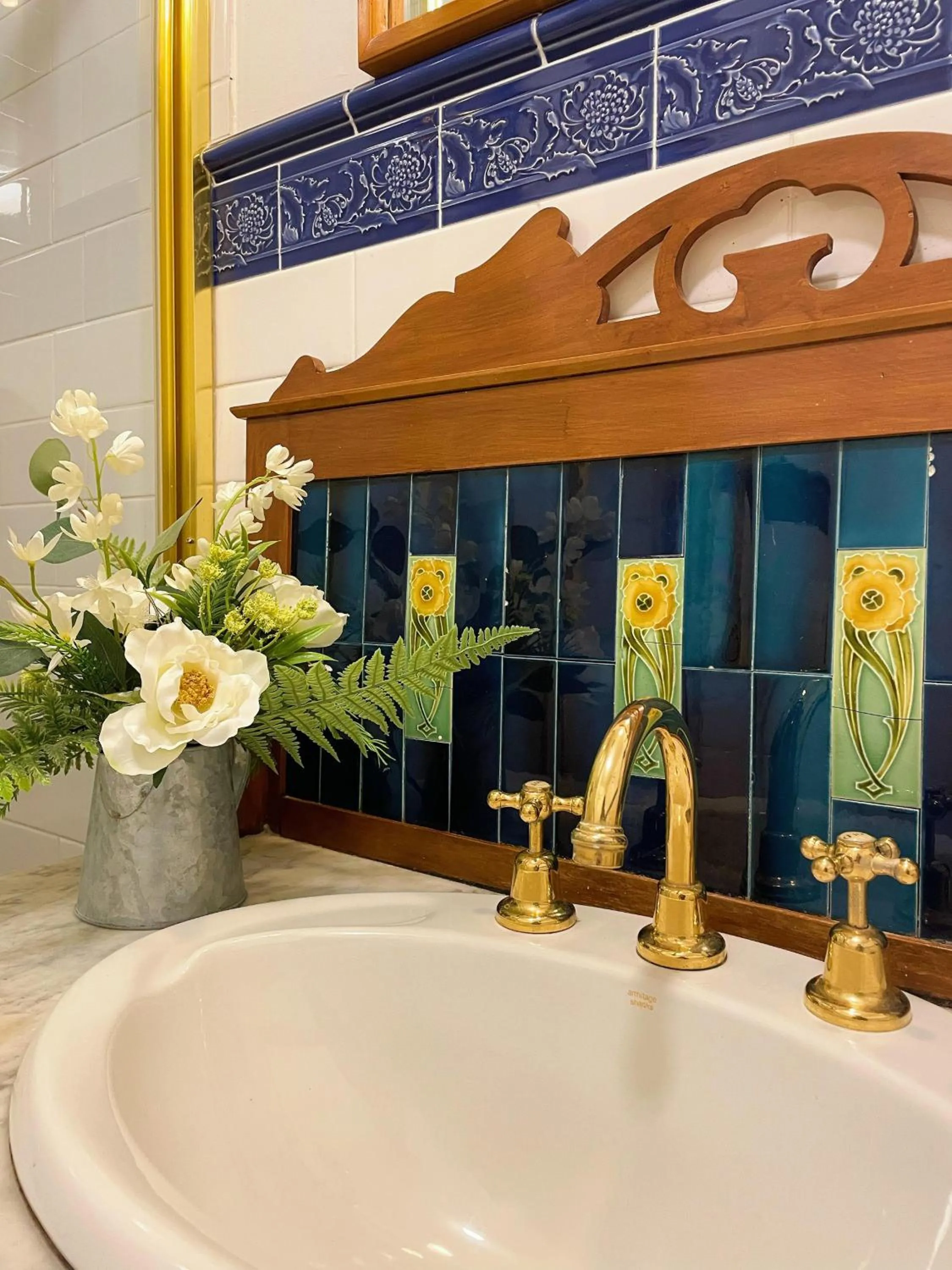 Bathroom in Victoria House Motor Inn