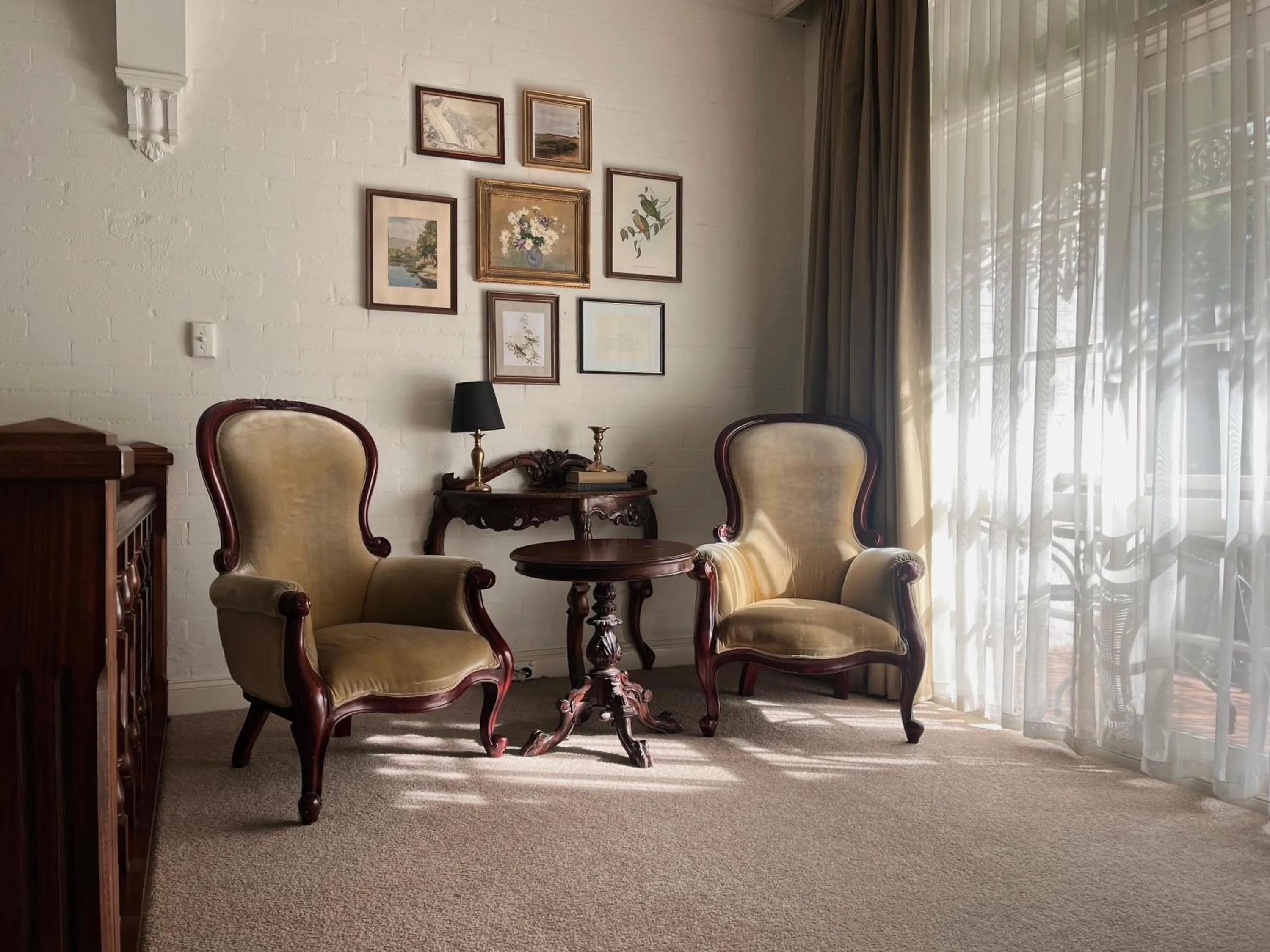 Seating area in Victoria House Motor Inn