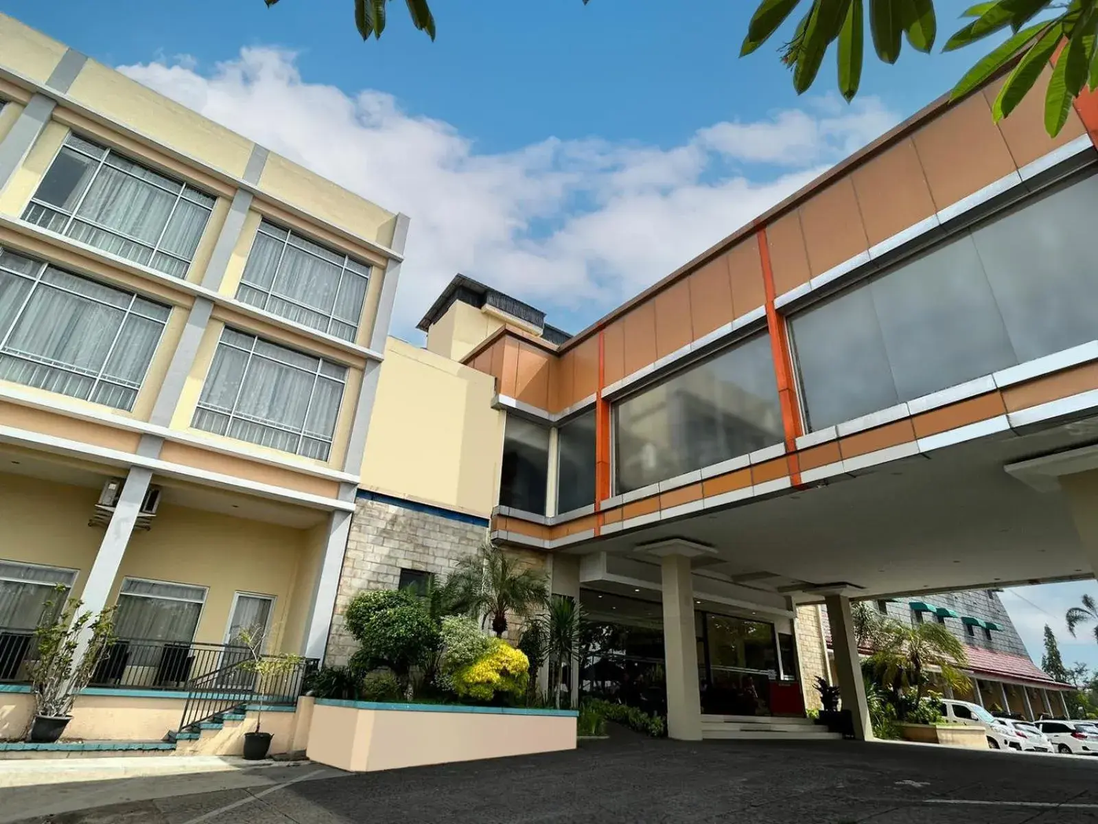 Property building in Parkside Mandarin Hotel Pekalongan Property building in Parkside Mandarin Hotel Pekalongan