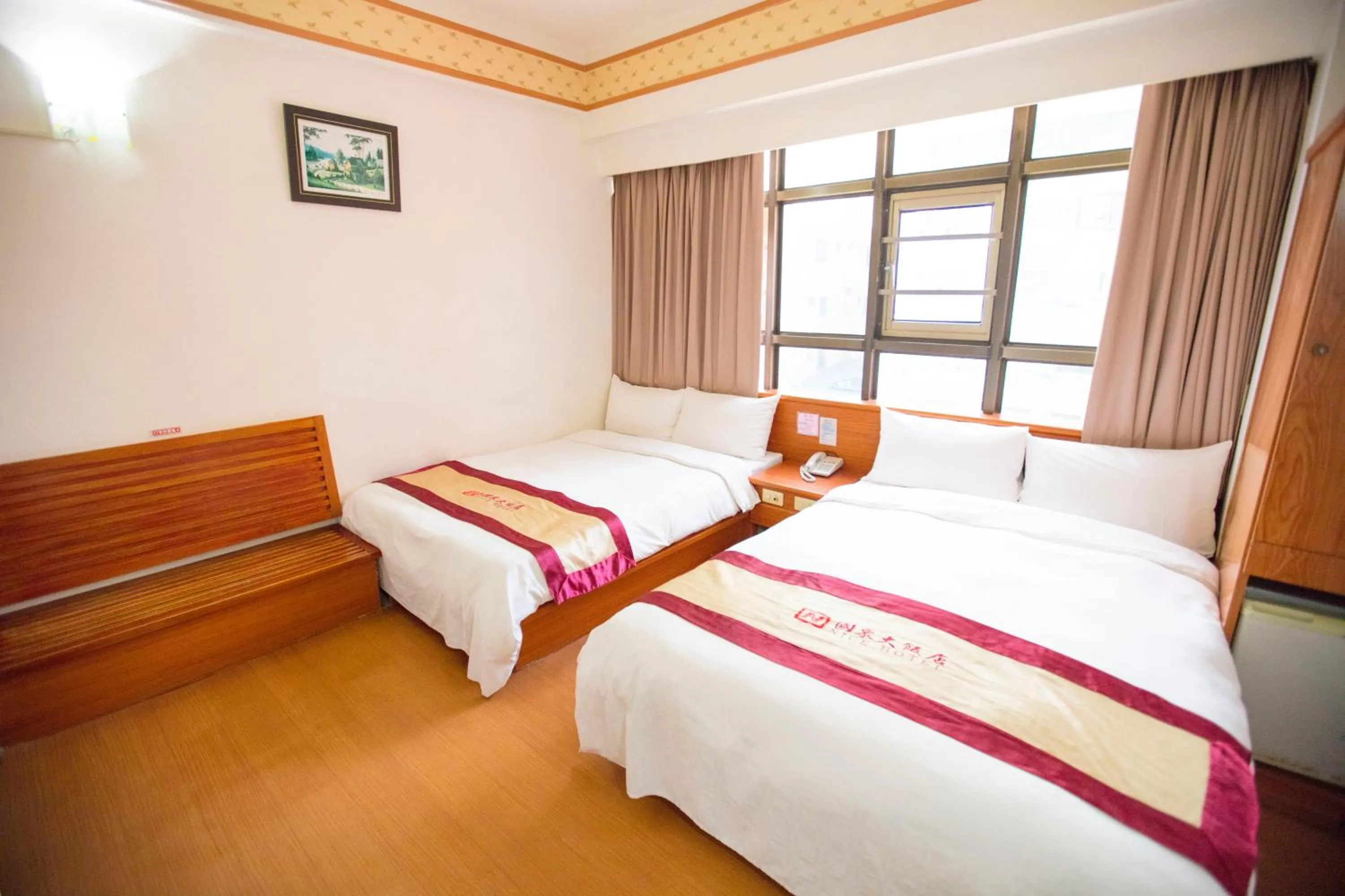 Photo of the whole room, Bed in LI QING Hotel