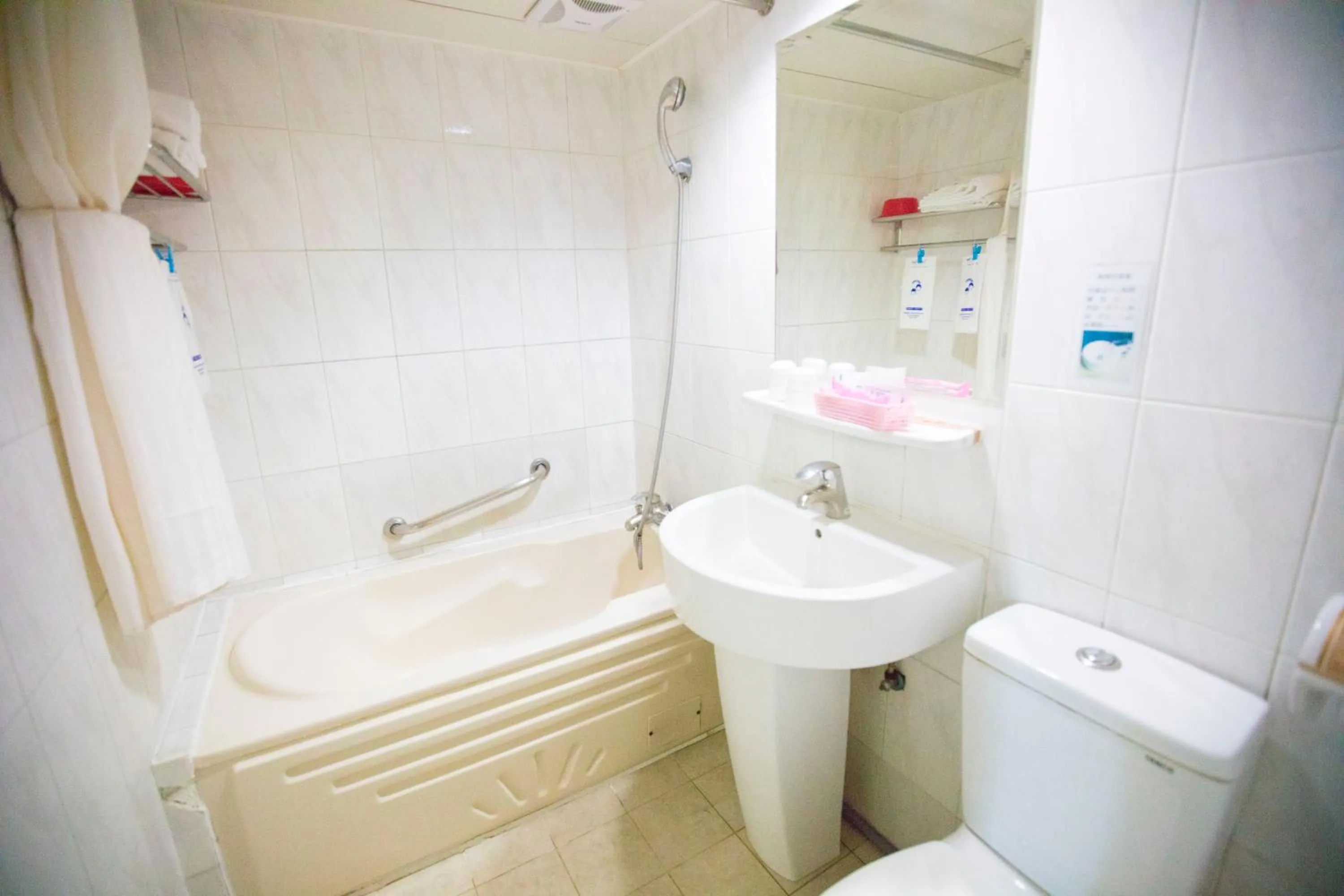 Bathroom in LI QING Hotel