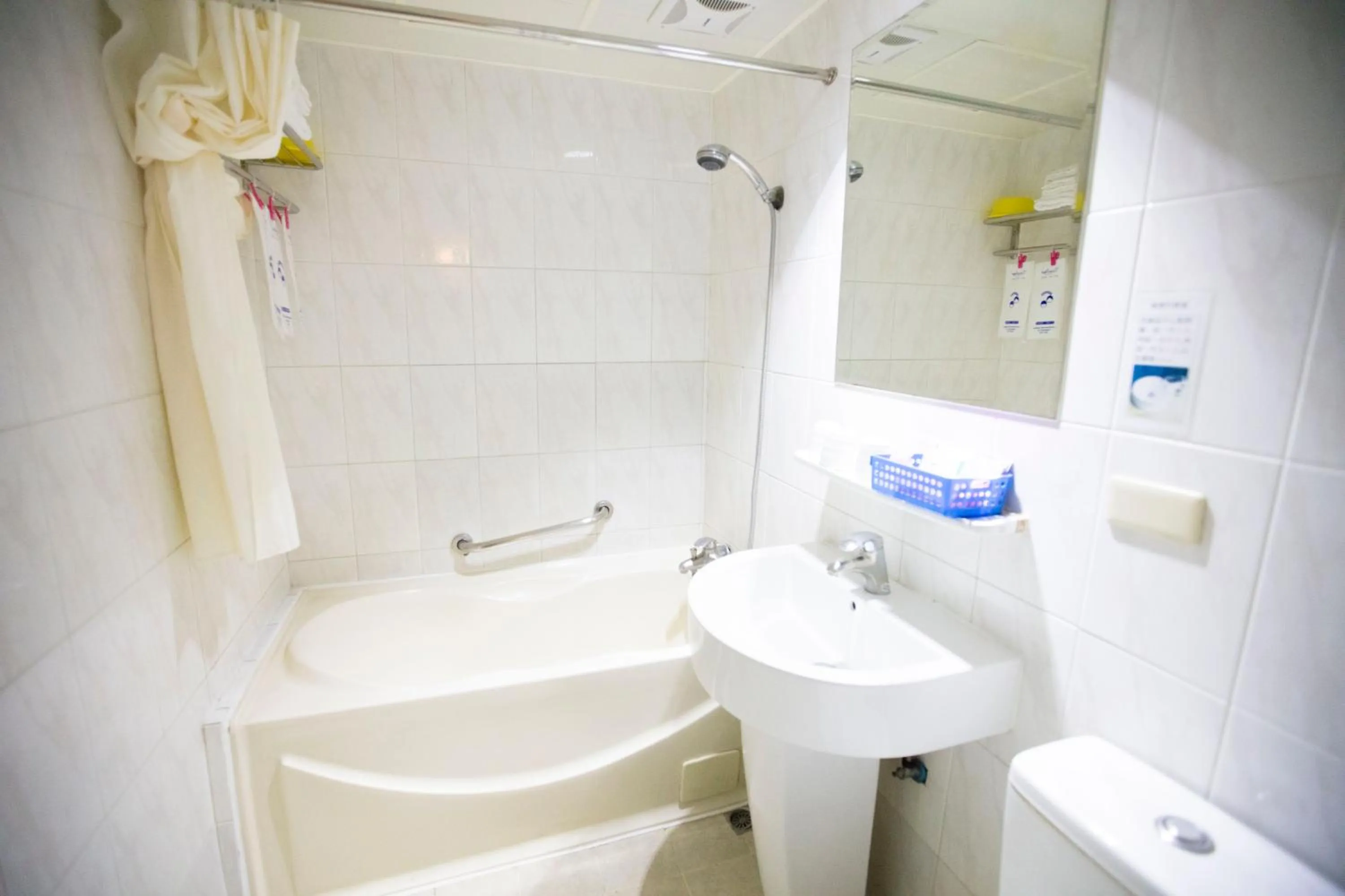 Bathroom in LI QING Hotel