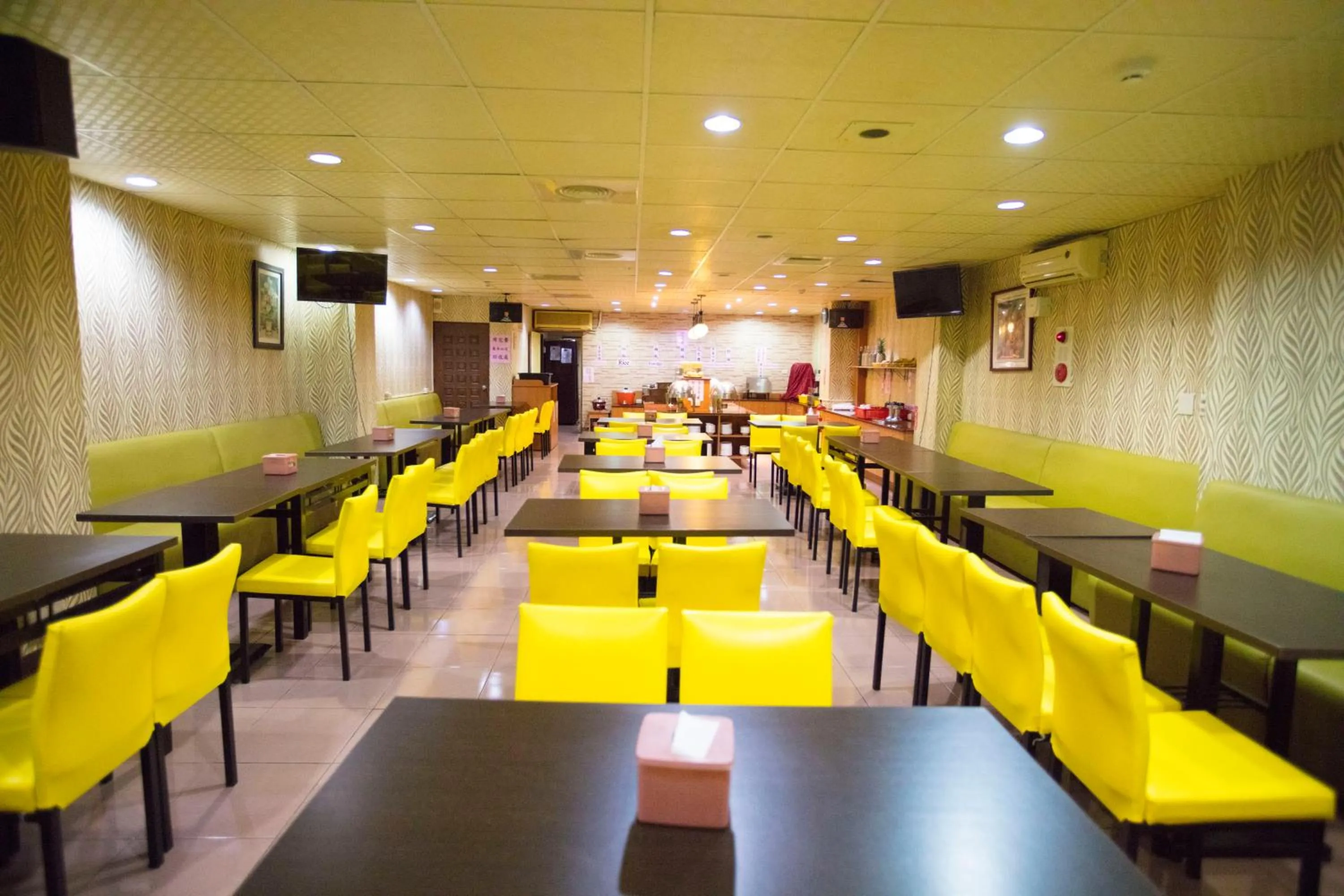 Restaurant/places to eat in LI QING Hotel