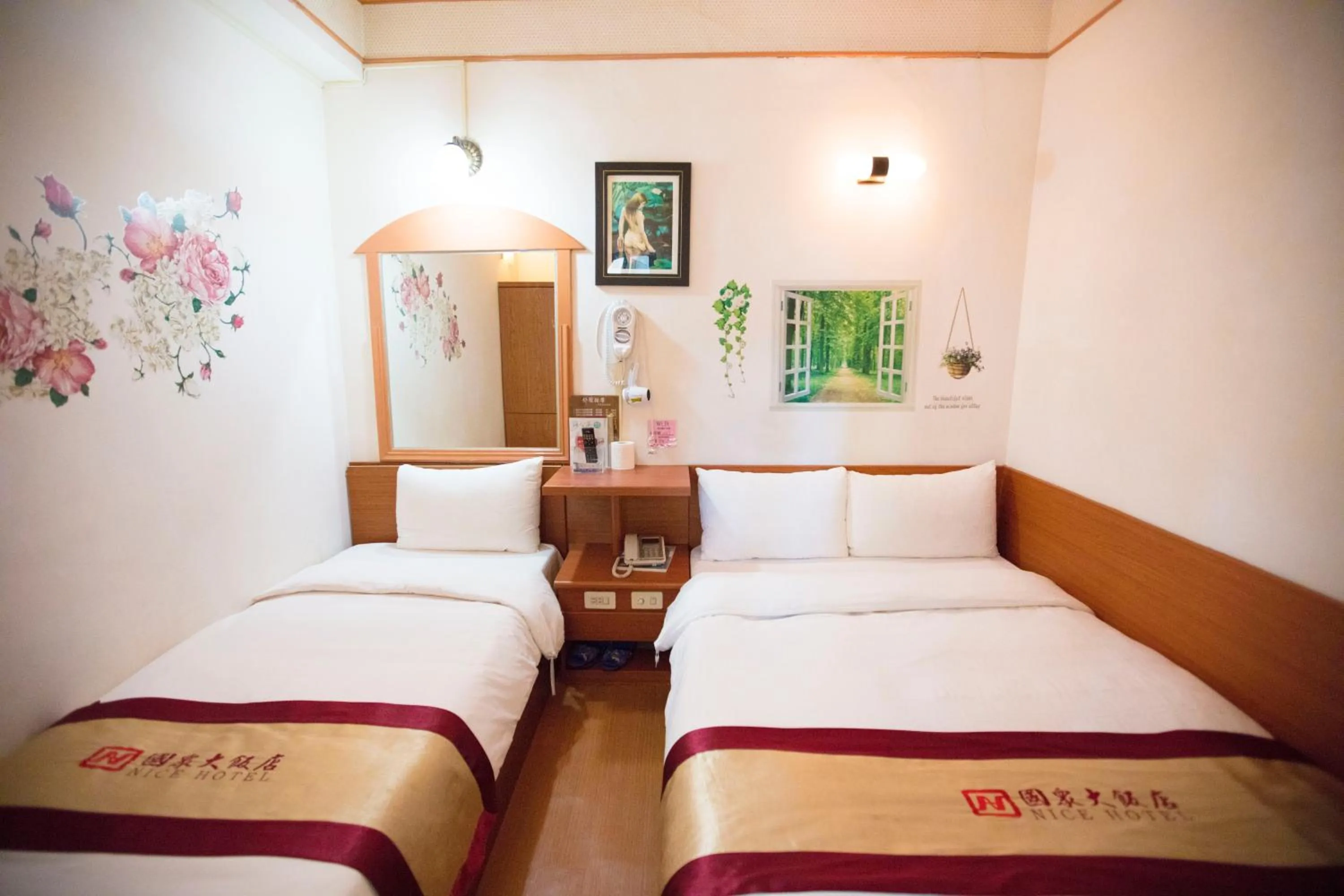 Property building, Bed in LI QING Hotel