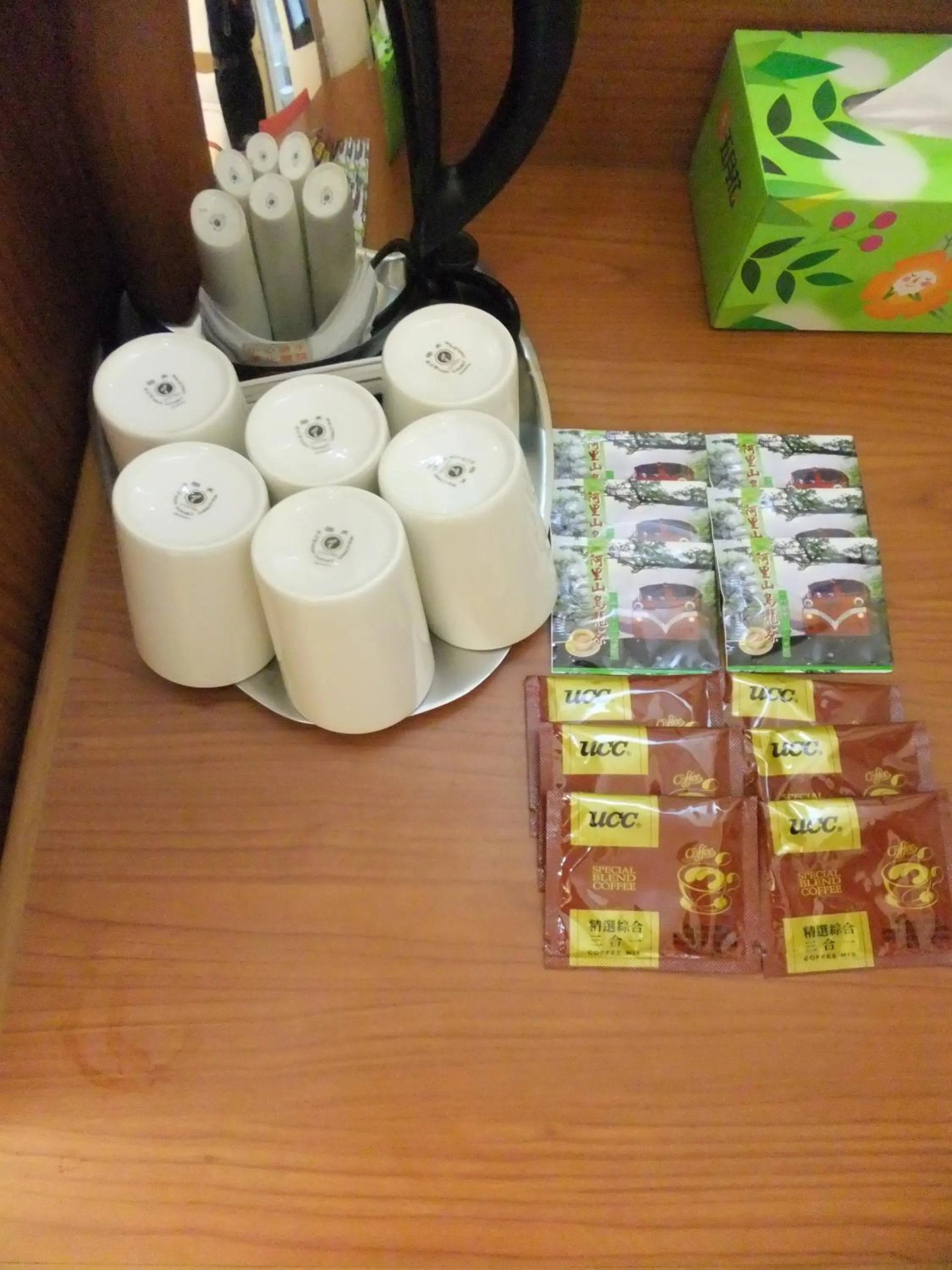 Coffee/tea facilities in LI QING Hotel