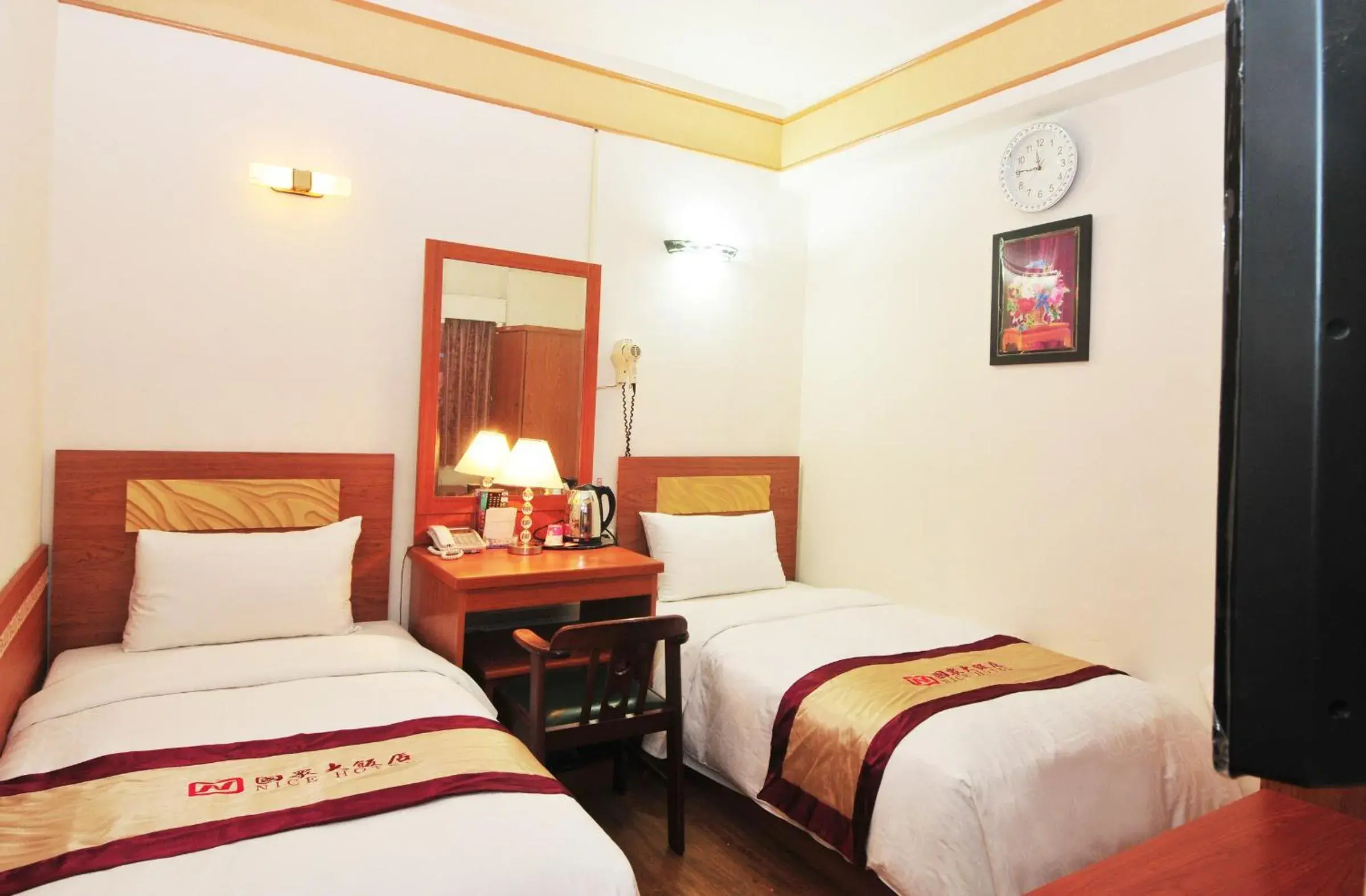 Photo of the whole room, Bed in Nice Hotel Photo of the whole room, Bed in Nice Hotel