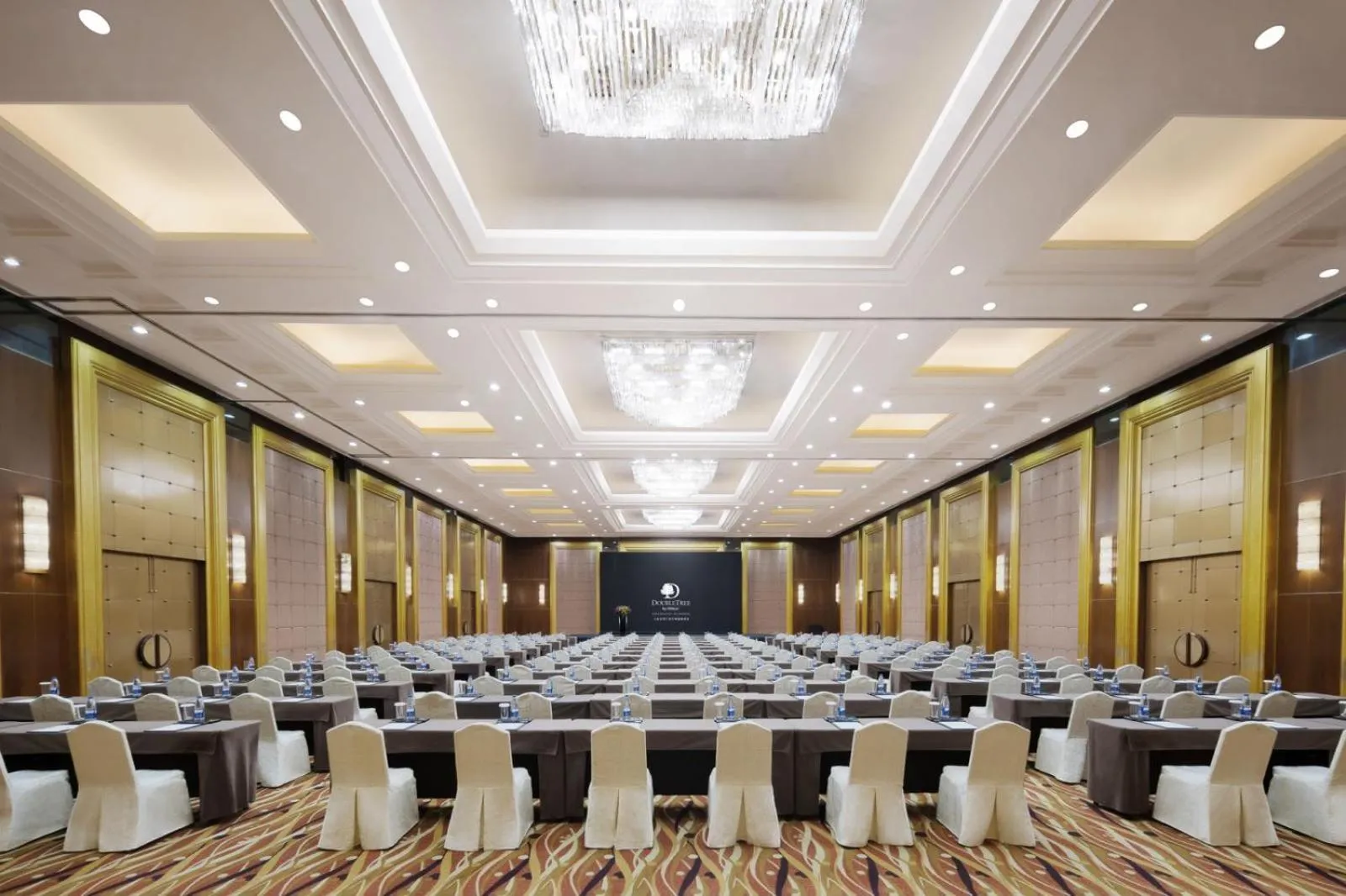 Banquet/Function facilities in DoubleTree by Hilton Shanghai Pudong - Present welcome cookie