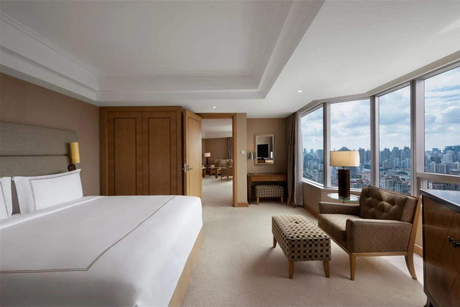 Bedroom, Bed in DoubleTree by Hilton Shanghai Pudong - Present welcome cookie