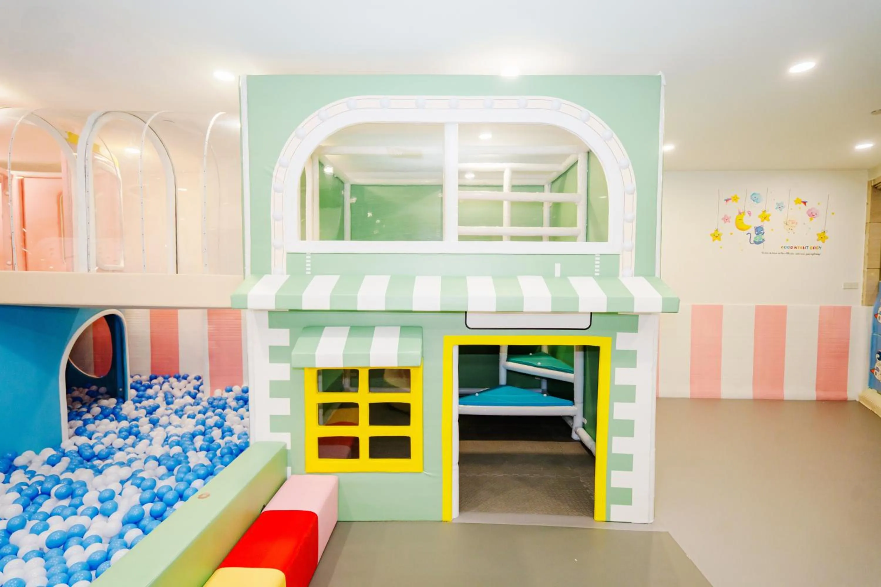 Children play ground, Bed in DoubleTree by Hilton Shanghai Pudong - Present welcome cookie