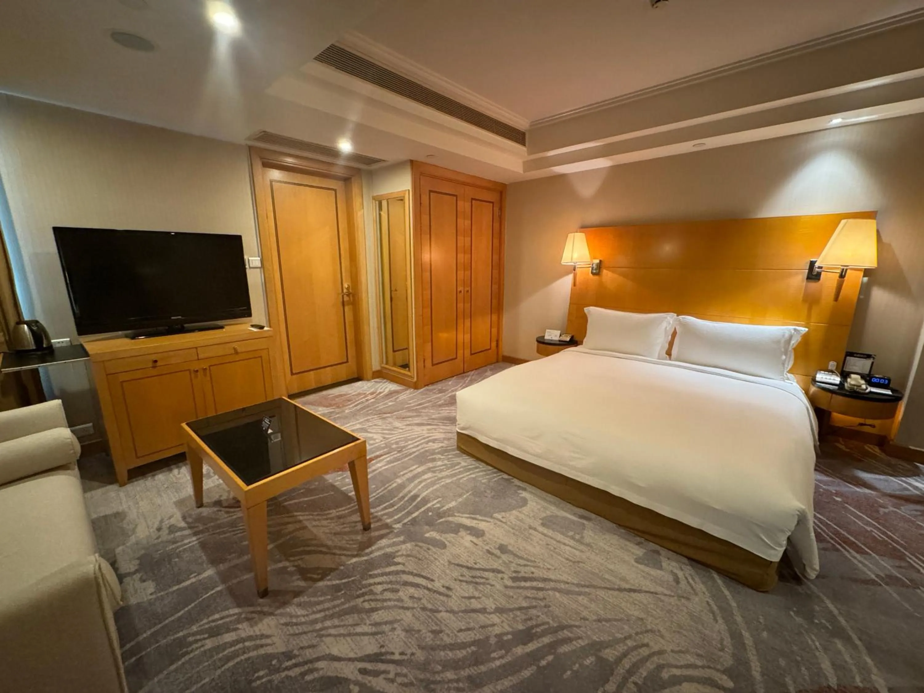 Photo of the whole room, Bed in DoubleTree by Hilton Shanghai Pudong - Present welcome cookie