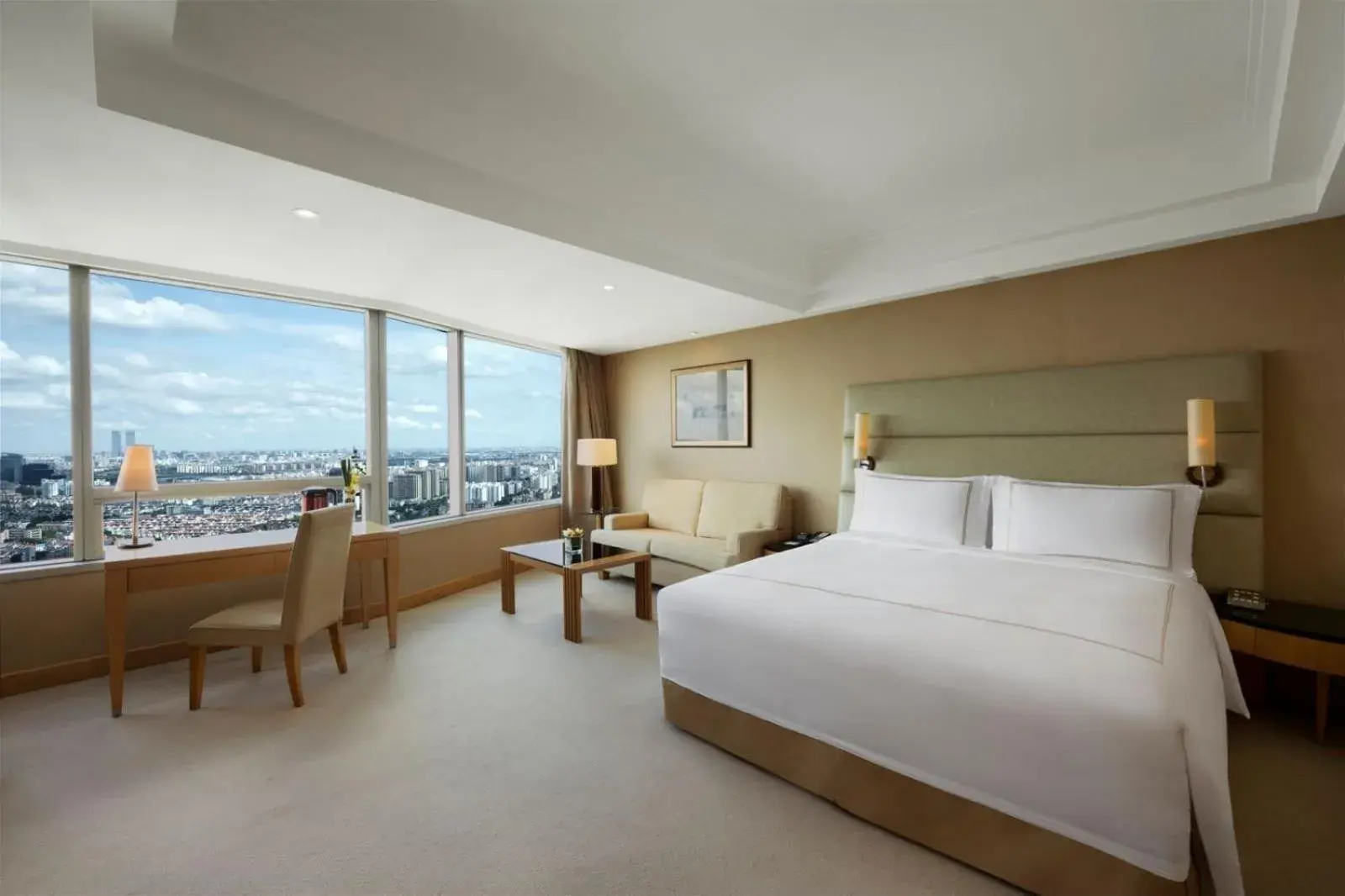 Bedroom, Bed in DoubleTree by Hilton Shanghai Pudong - Present welcome cookie Bedroom, Bed in DoubleTree by Hilton Shanghai Pudong - Present welcome cookie