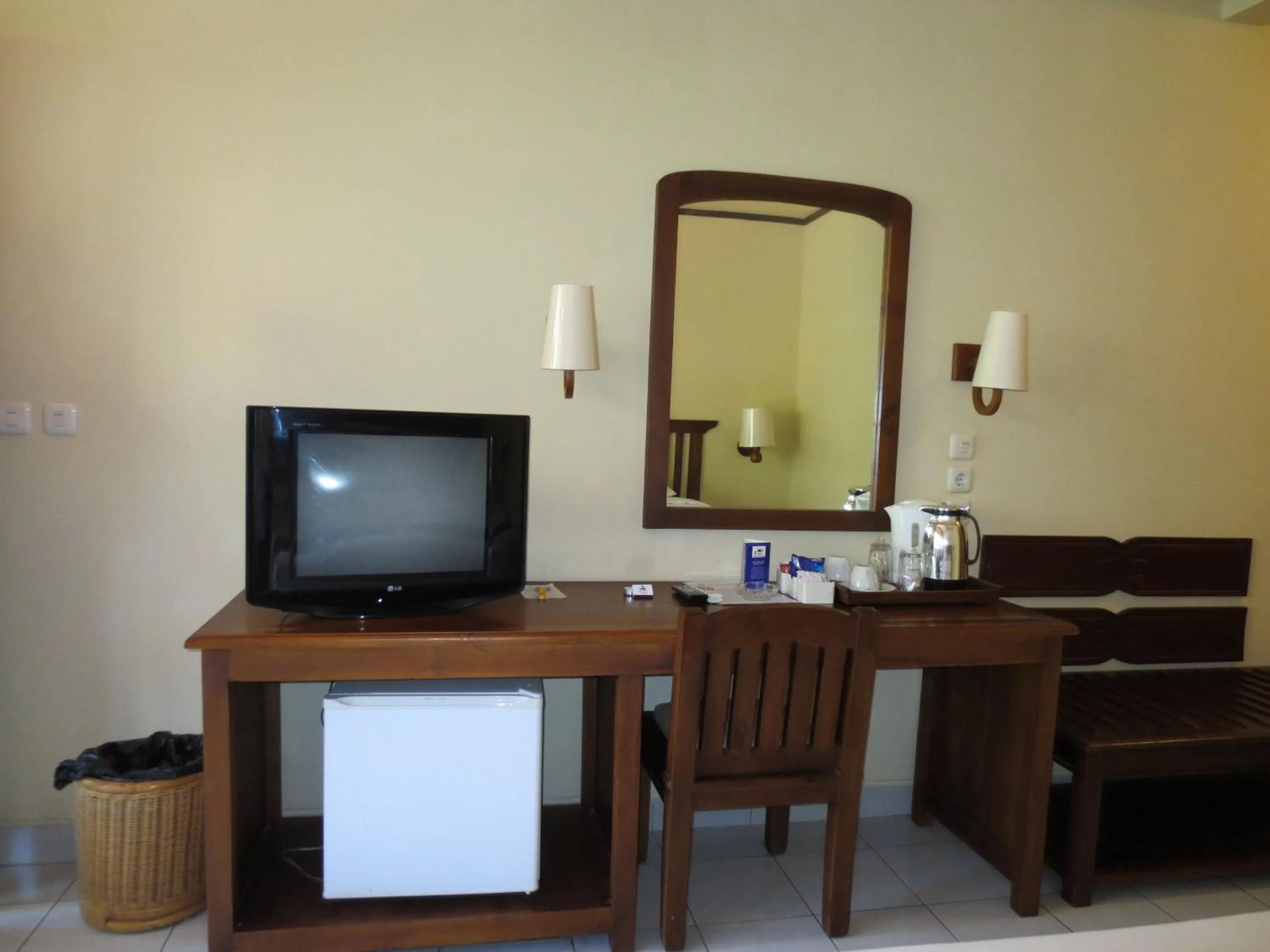 TV and multimedia in Besakih Beach Hotel