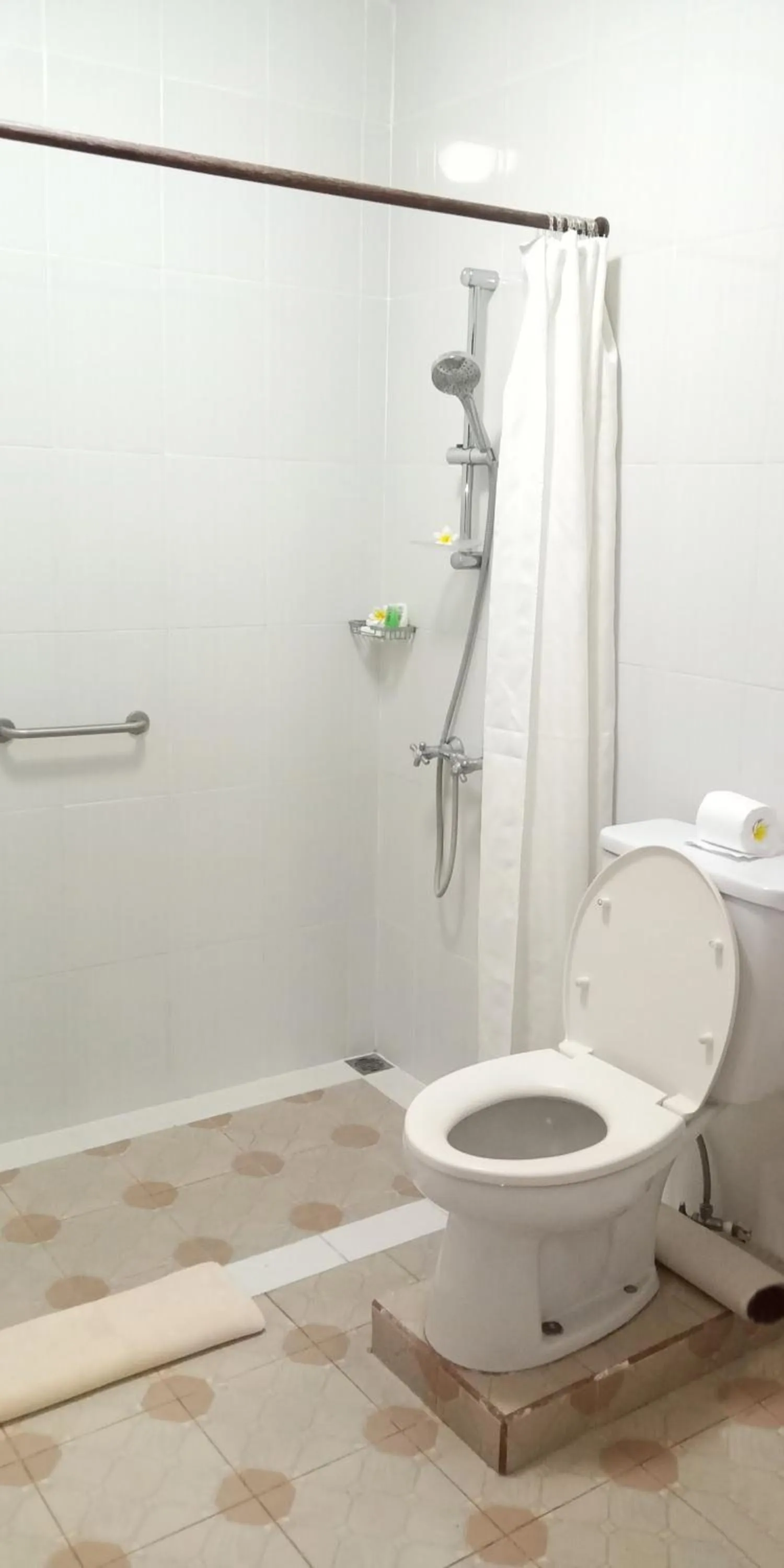 Bathroom in Besakih Beach Hotel