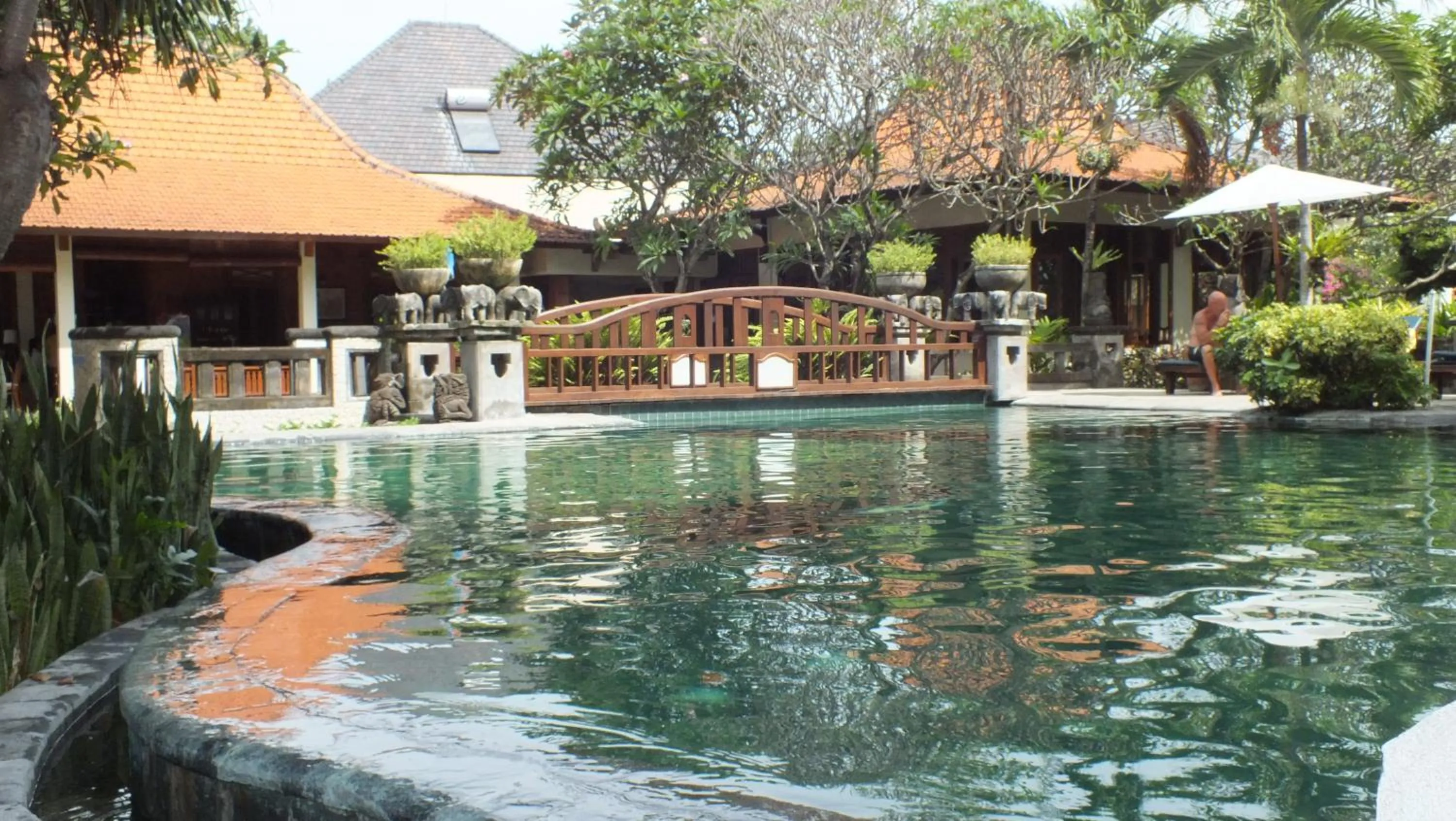 Swimming pool in Besakih Beach Hotel