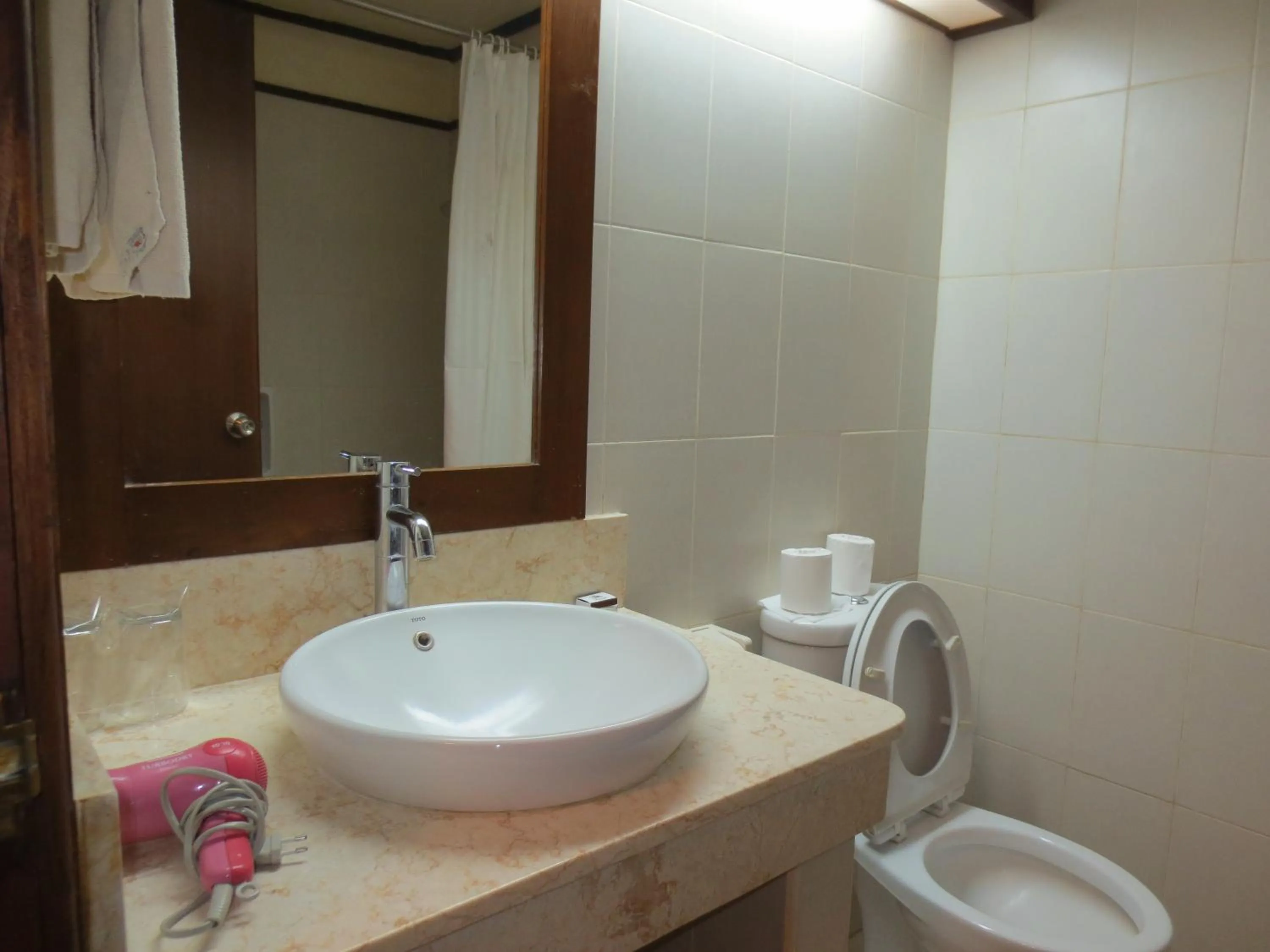 Bathroom in Besakih Beach Hotel