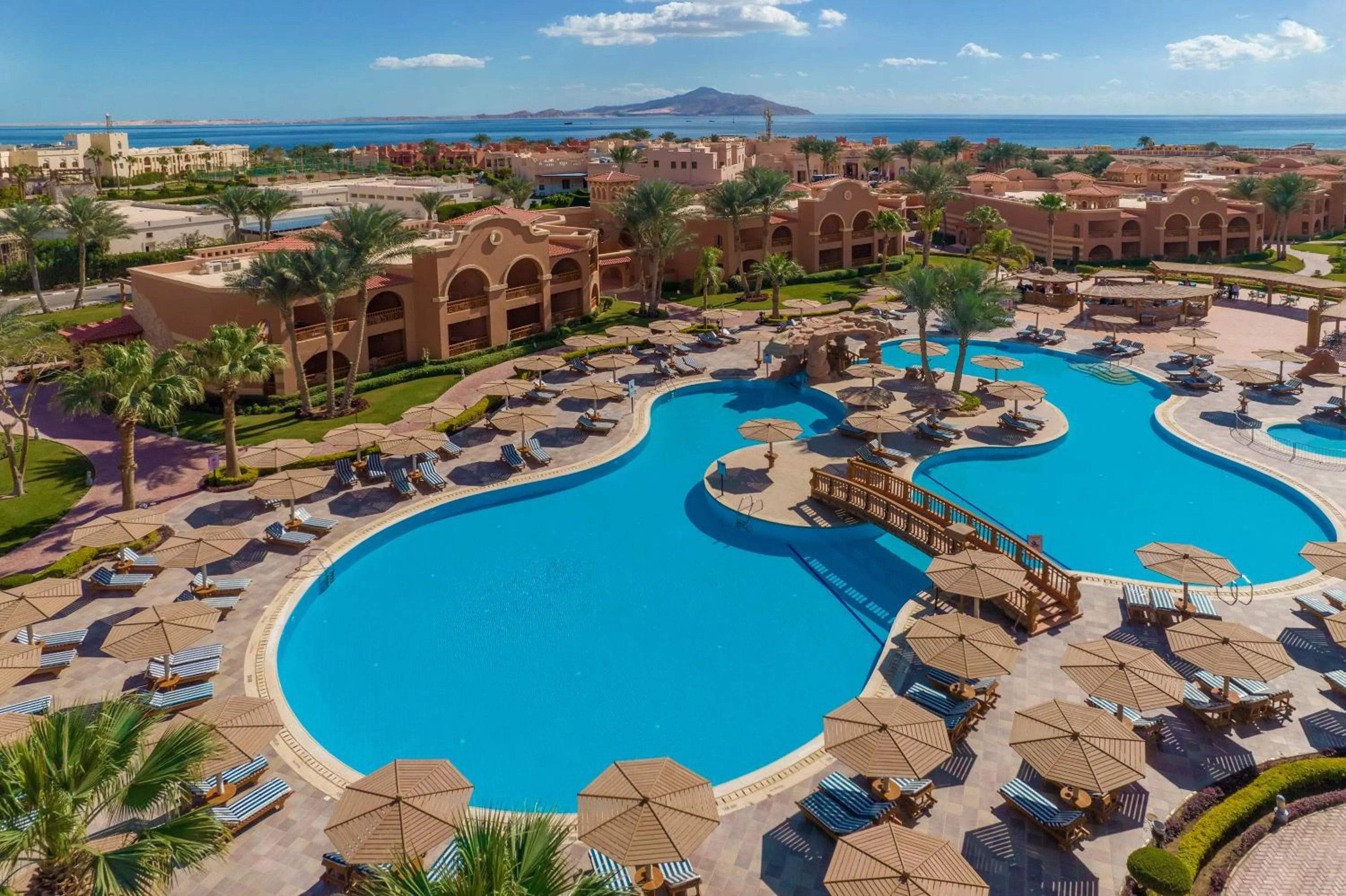 Swimming pool in Charmillion Gardens Aquapark