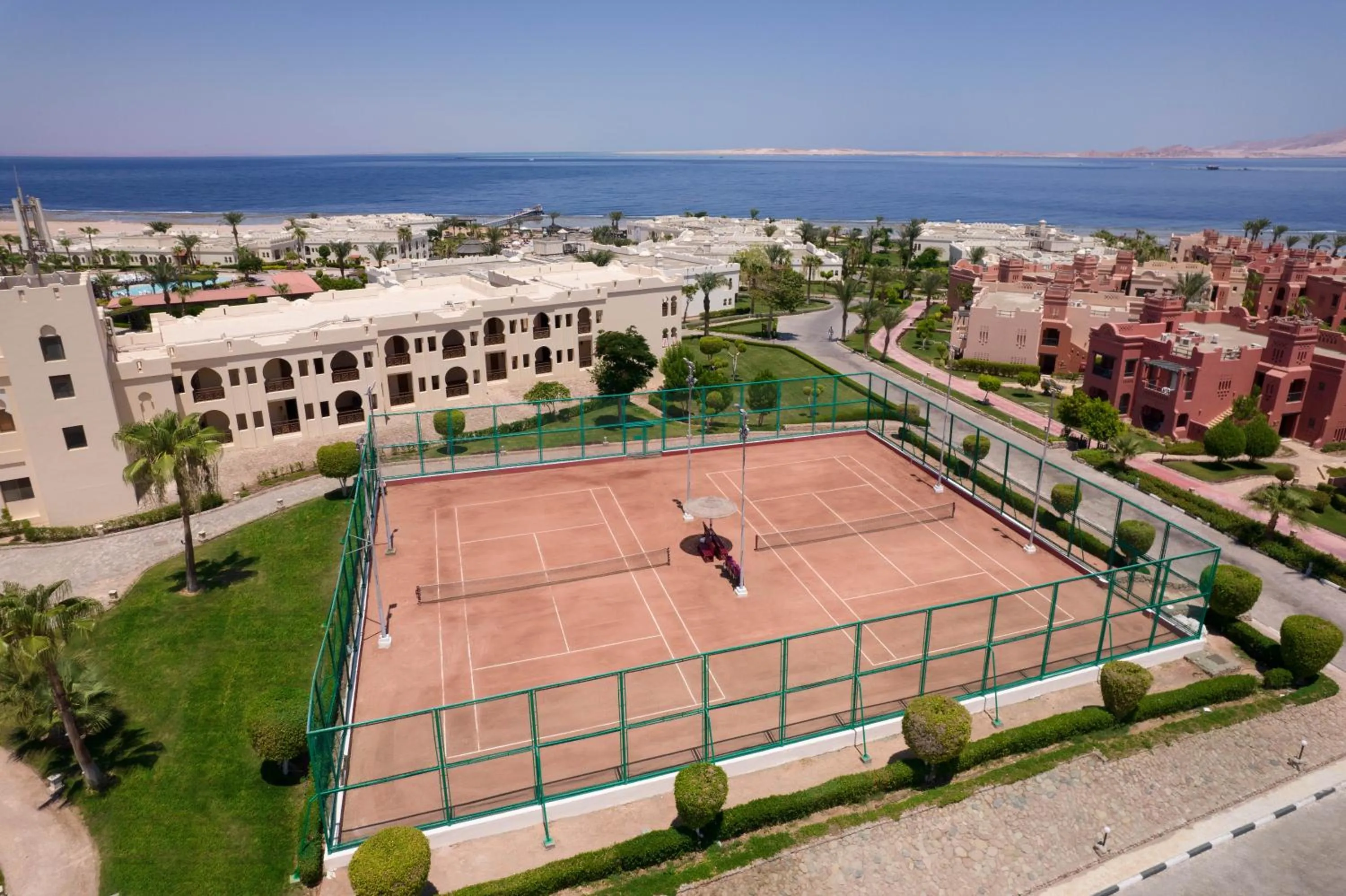 Tennis court in Charmillion Club Resort