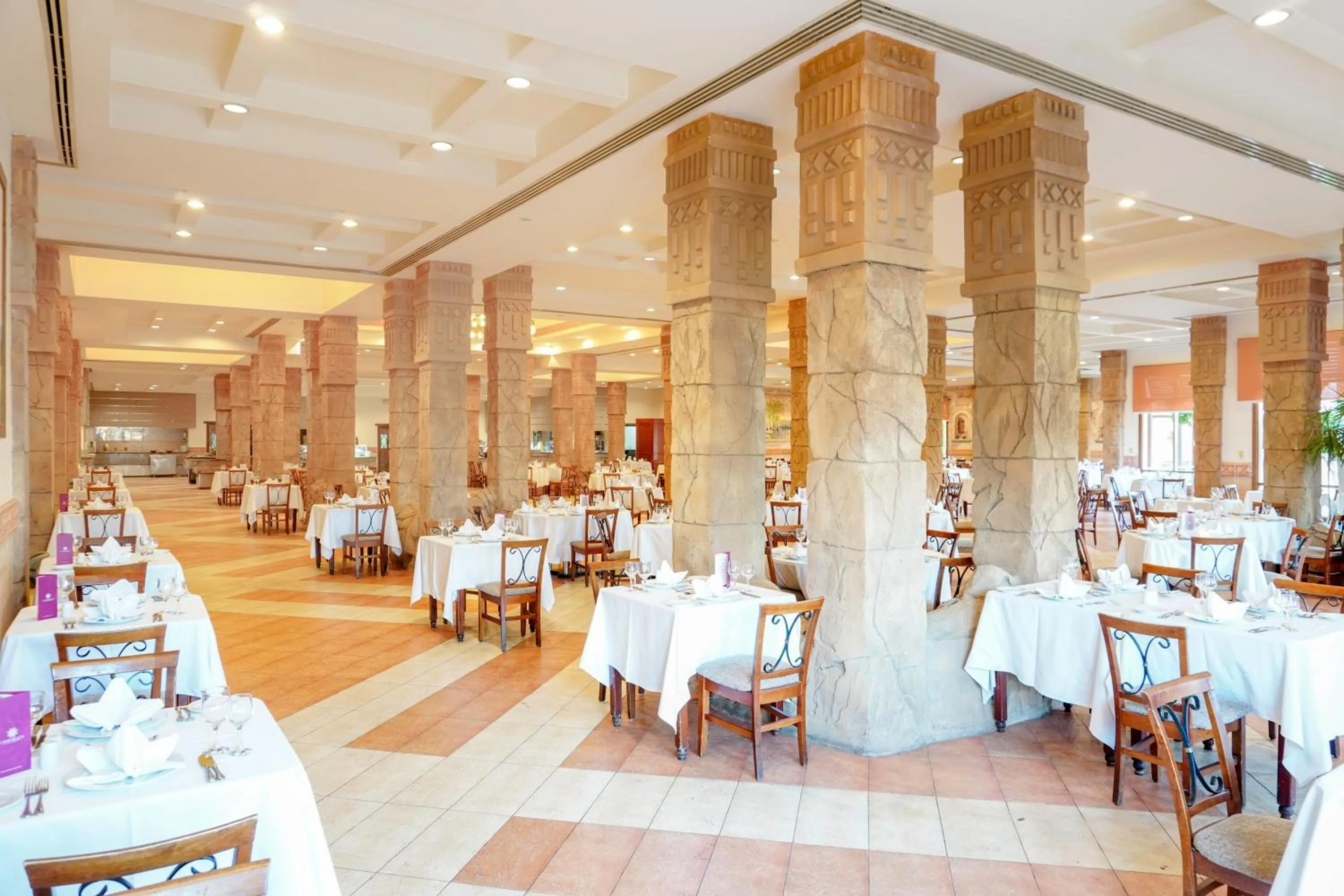 Restaurant/places to eat in Charmillion Sea Life Resort