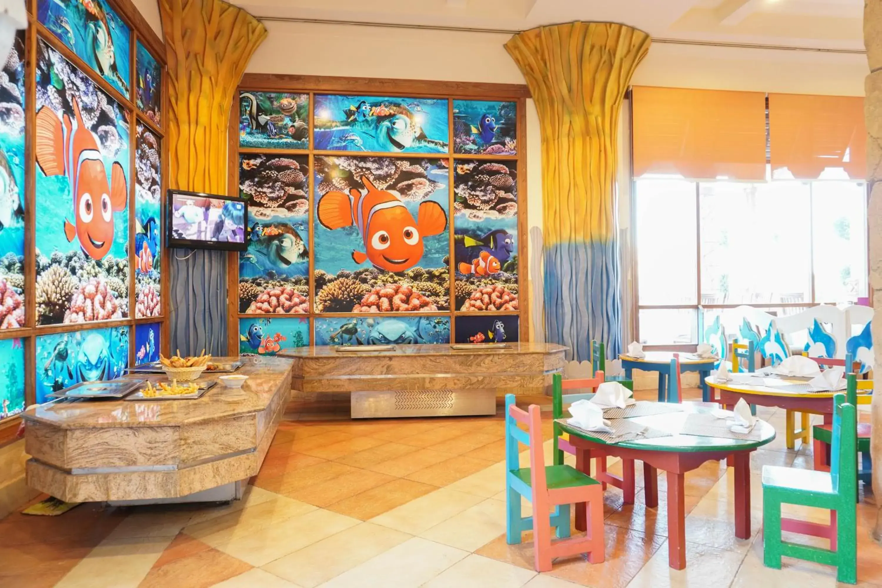 Restaurant/places to eat in Charmillion Sea Life Resort