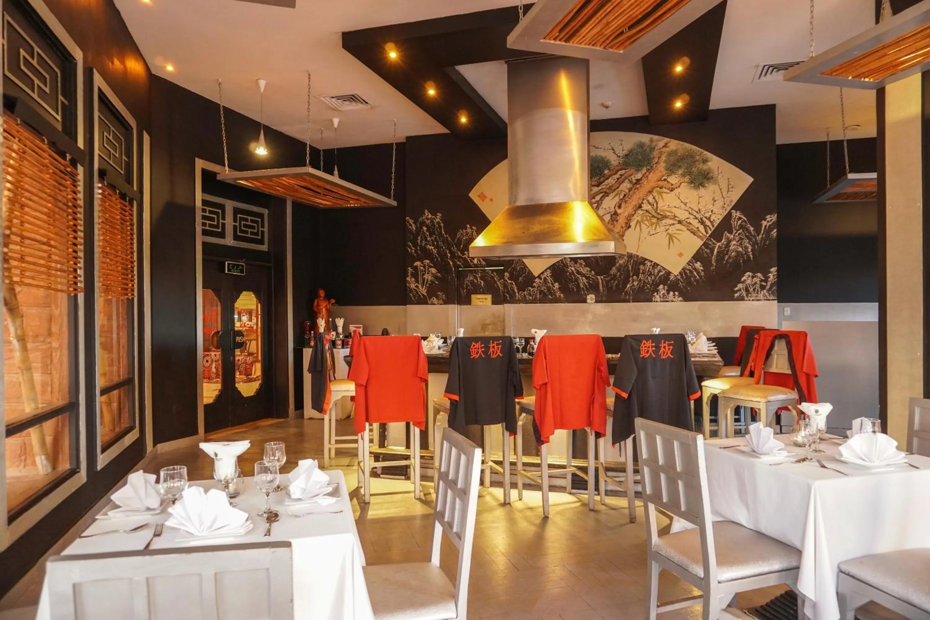 Restaurant/places to eat in Charmillion Sea Life Resort