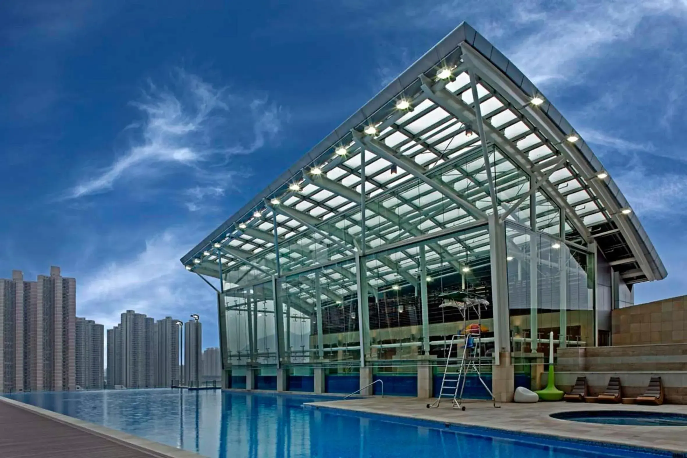 Swimming pool in Nina Hotel Tsuen Wan West Swimming pool in Nina Hotel Tsuen Wan West