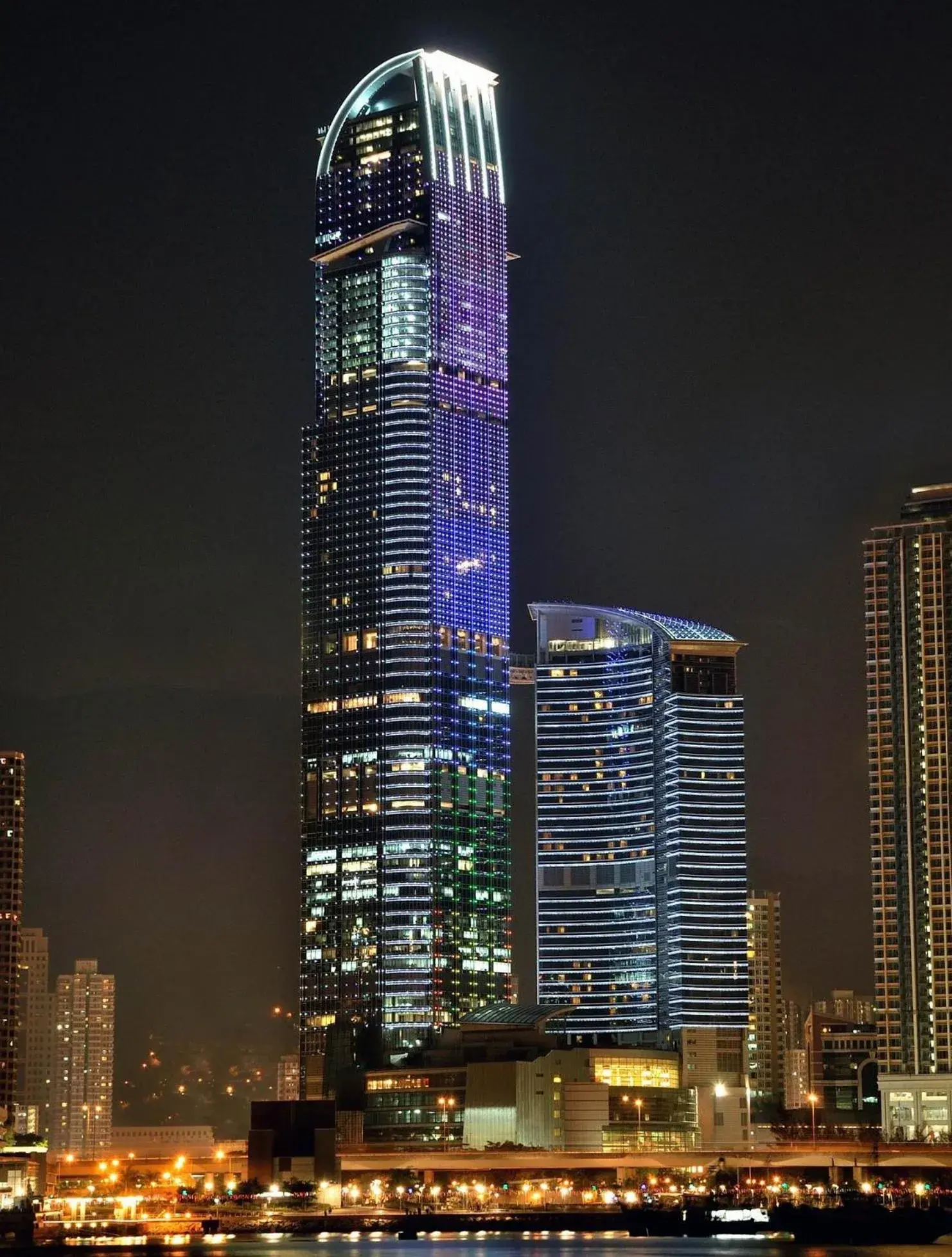 Property building in Nina Hotel Tsuen Wan West Property building in Nina Hotel Tsuen Wan West