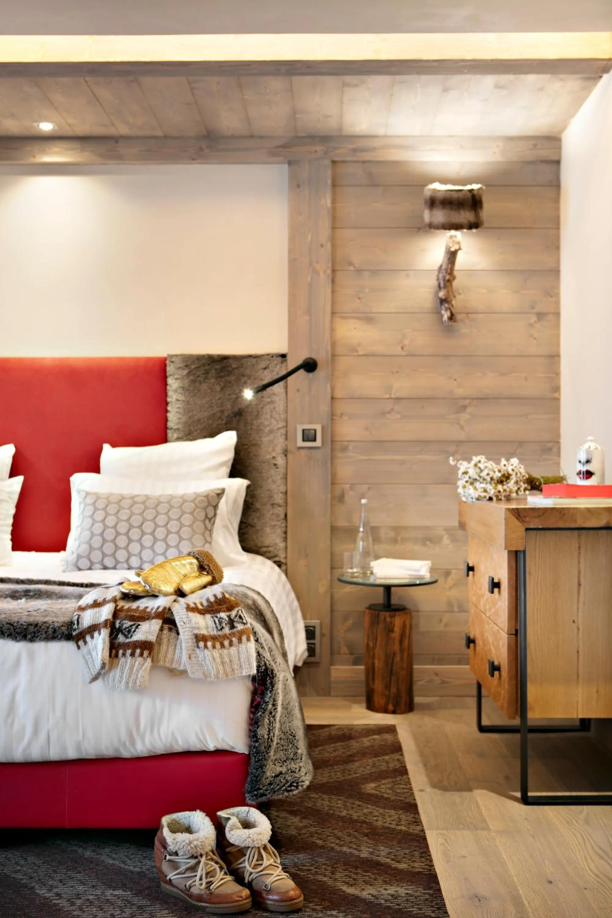 Photo of the whole room, Bed in MGM Hôtels & Résidences - Hôtel Les Suites d'Alexane