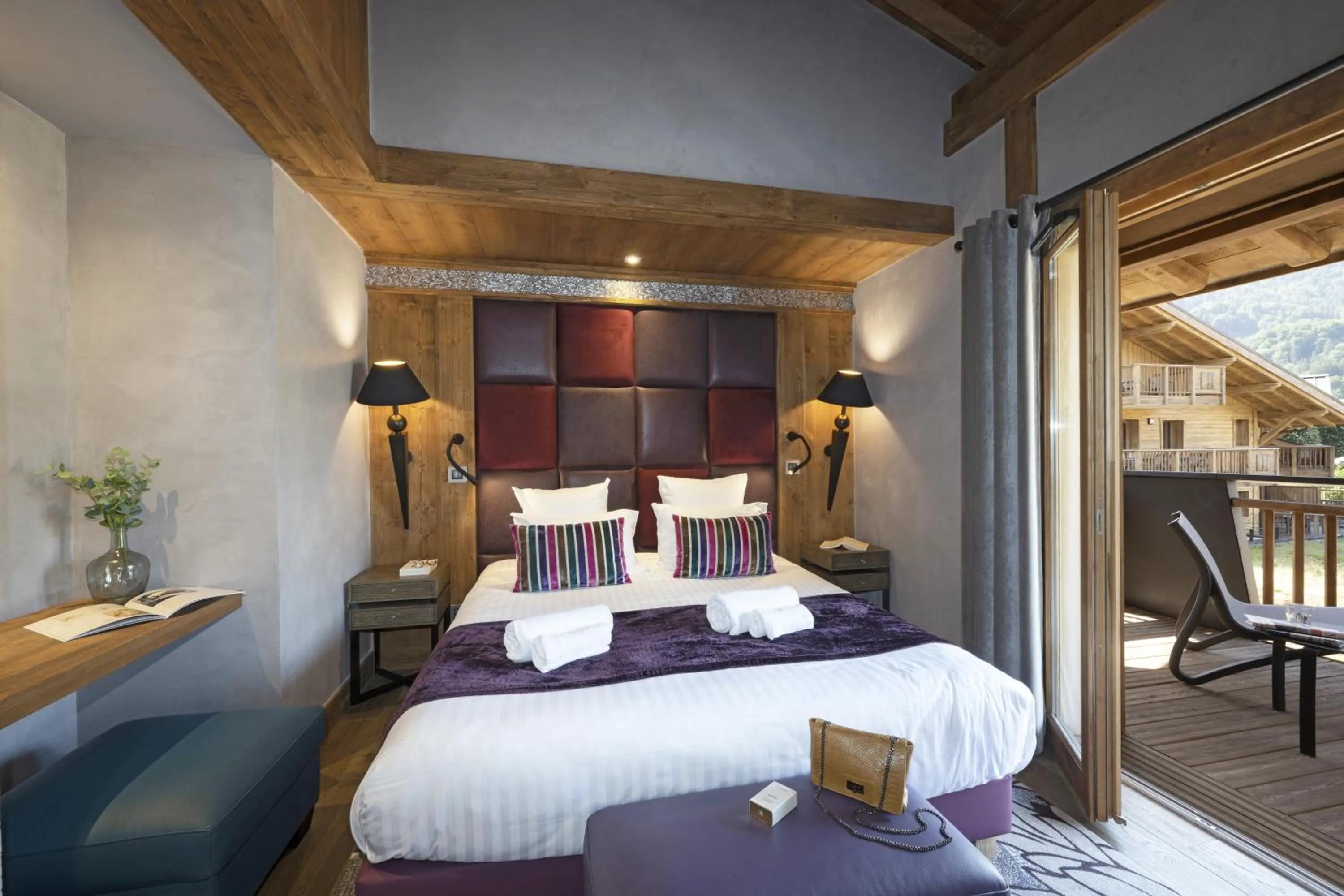 Photo of the whole room, Bed in MGM Hôtels & Résidences - Hôtel Les Suites d'Alexane