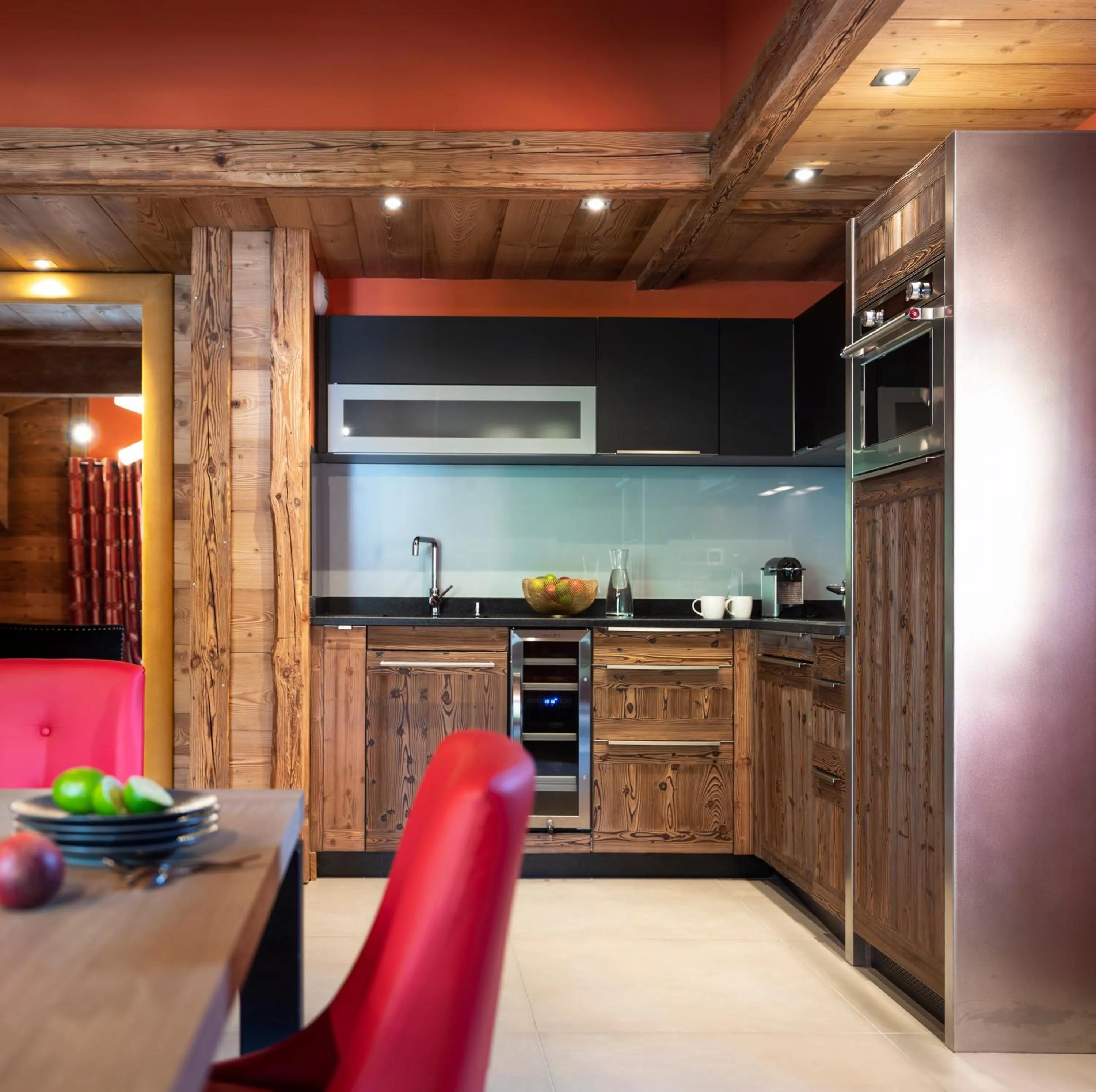 Kitchen or kitchenette in MGM Hôtels & Résidences - Hôtel Les Suites d'Alexane