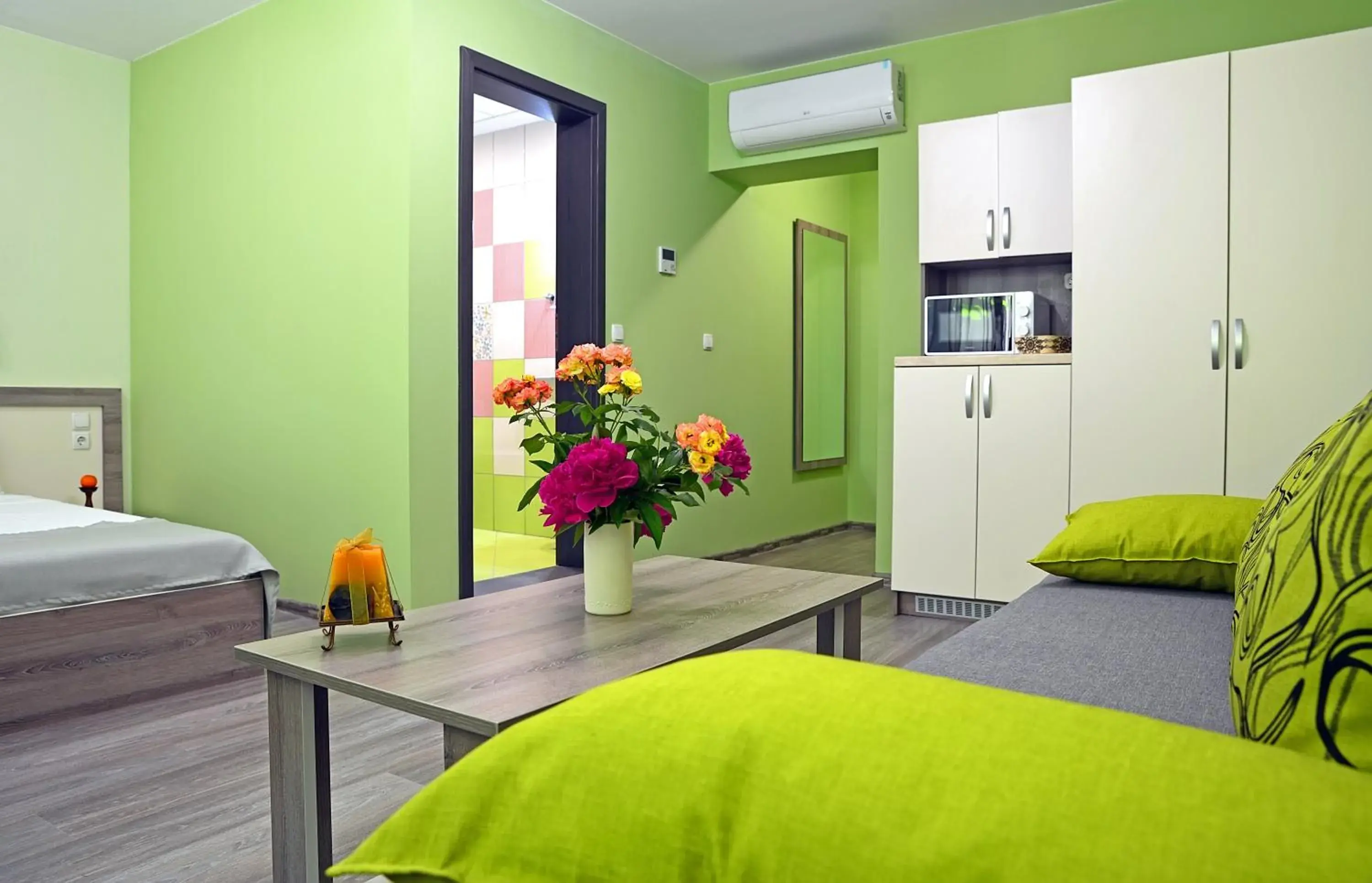 Quadruple Room (no Balcony & no Kitchen) in Visito Aparthouse Quadruple Room (no Balcony & no Kitchen) in Visito Aparthouse