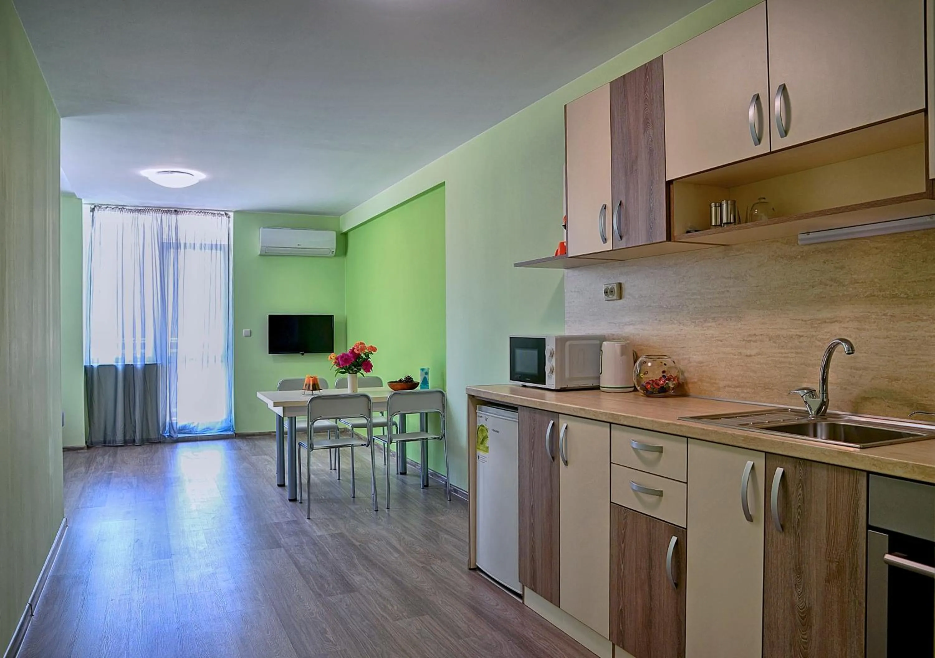 Communal lounge/ TV room in Visito Aparthouse