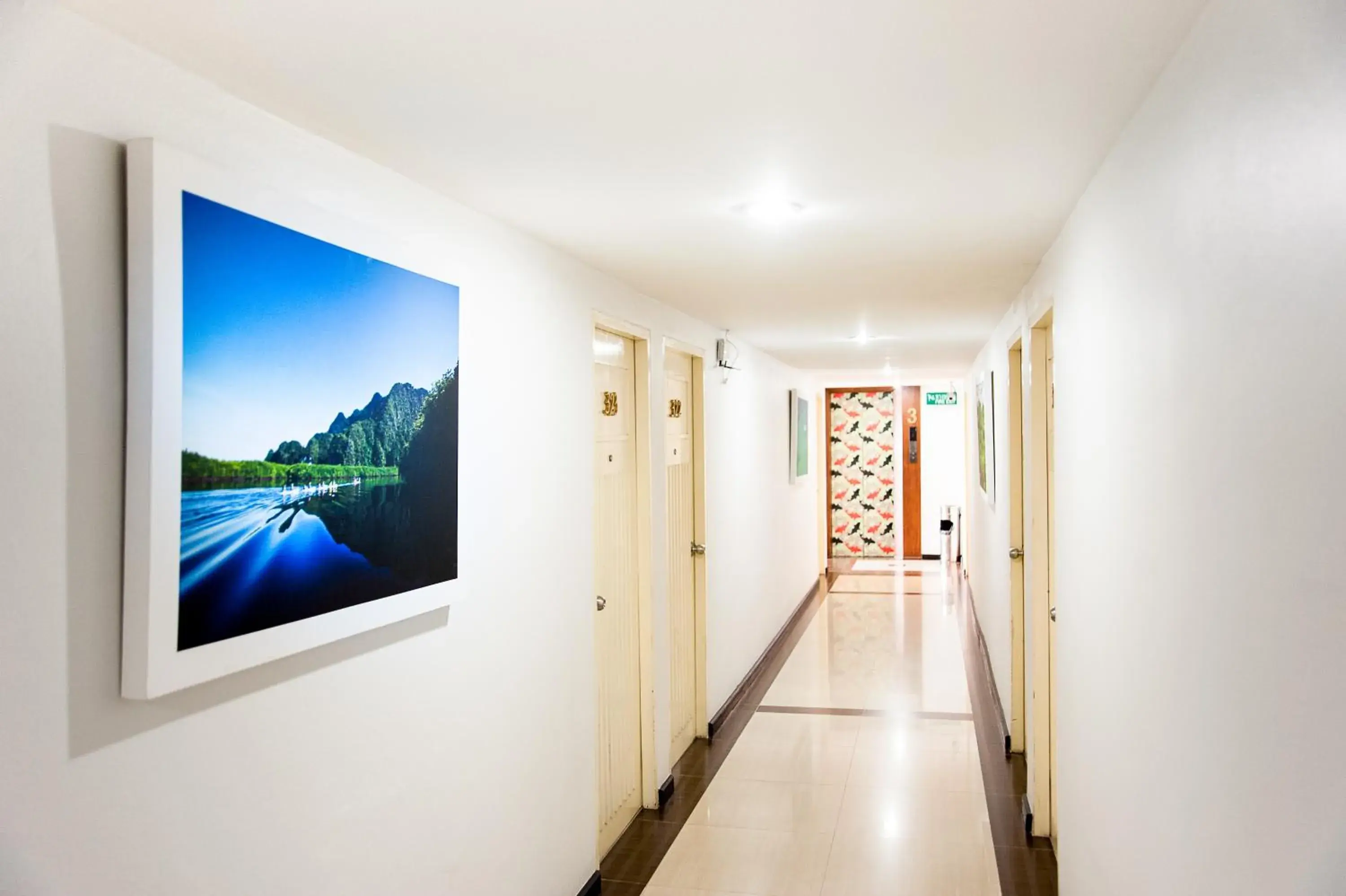 Property building in Crystal Inn Property building in Crystal Inn