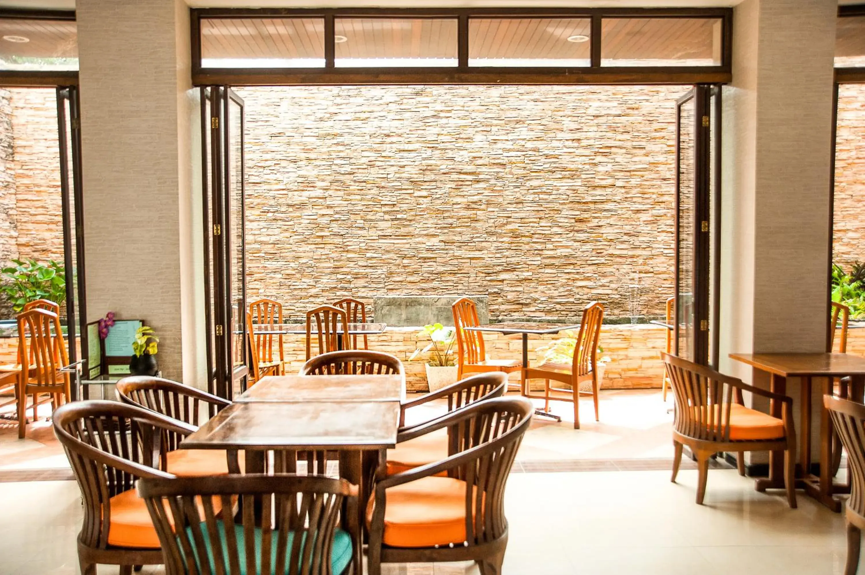 Restaurant/places to eat in Crystal Inn Restaurant/places to eat in Crystal Inn