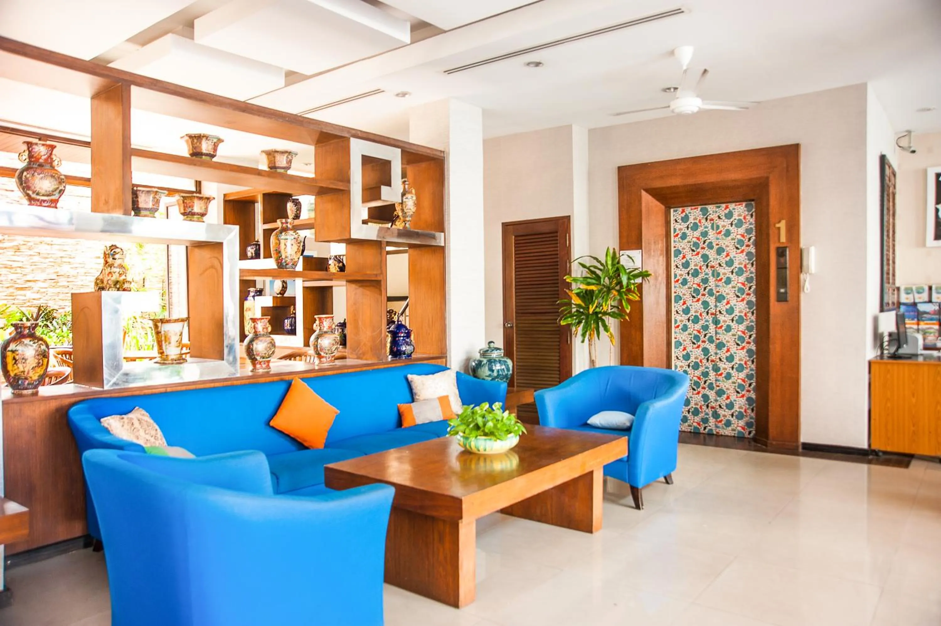 Lobby or reception in Crystal Inn