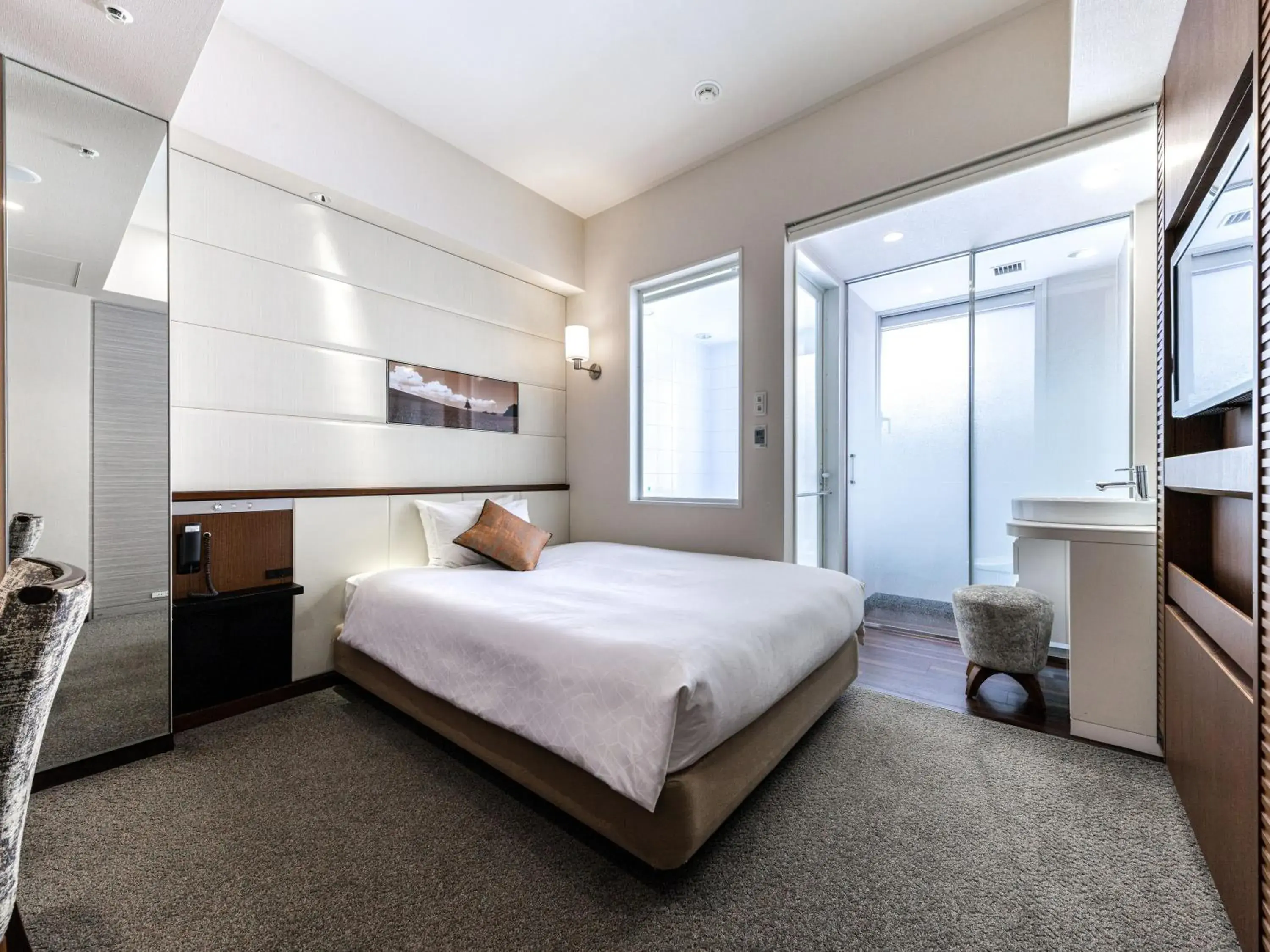 Photo of the whole room, Bed in Solaria Nishitetsu Hotel Ginza Photo of the whole room, Bed in Solaria Nishitetsu Hotel Ginza