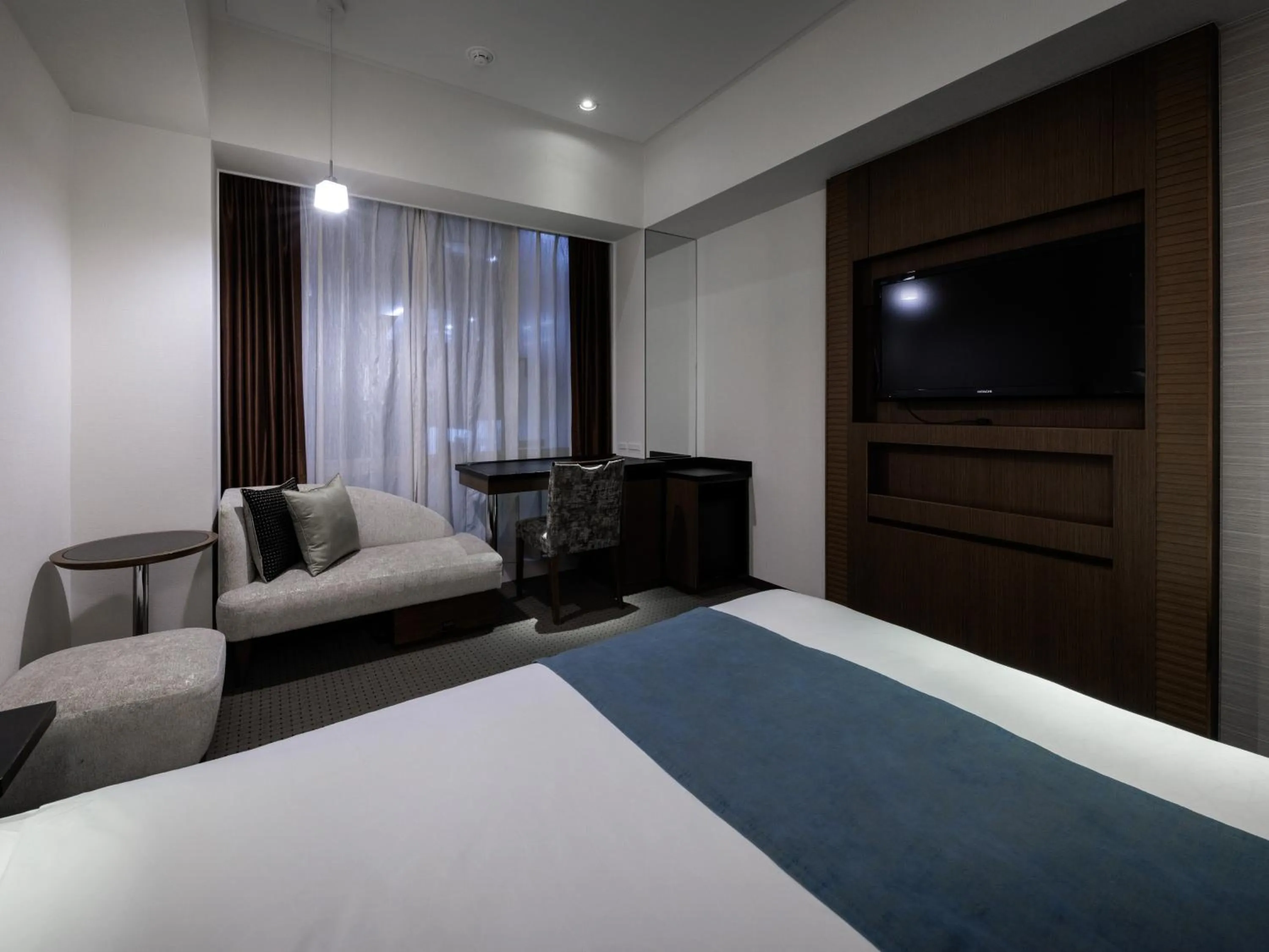 Bedroom, Bed in Solaria Nishitetsu Hotel Ginza