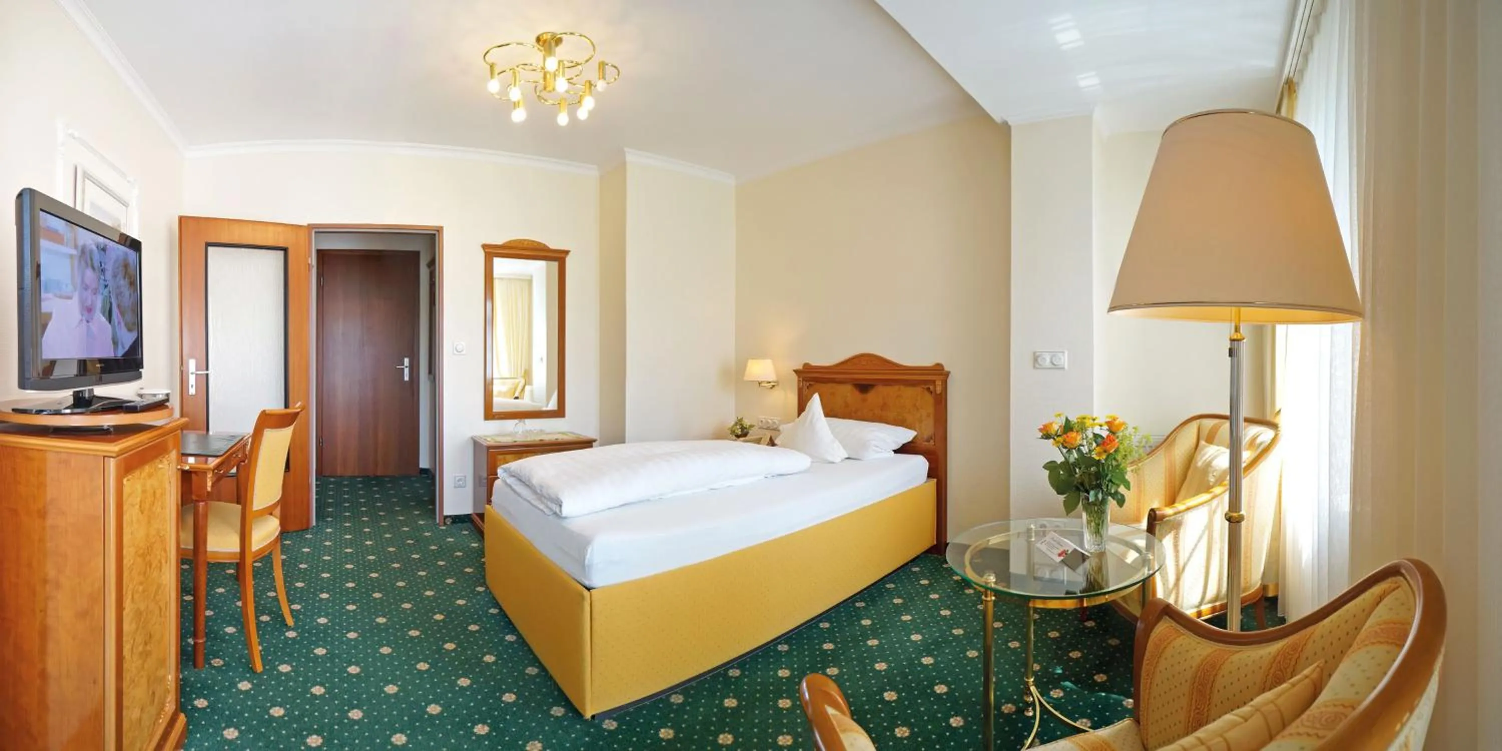 Photo of the whole room, Bed in Hotel Sacher-Stoiber