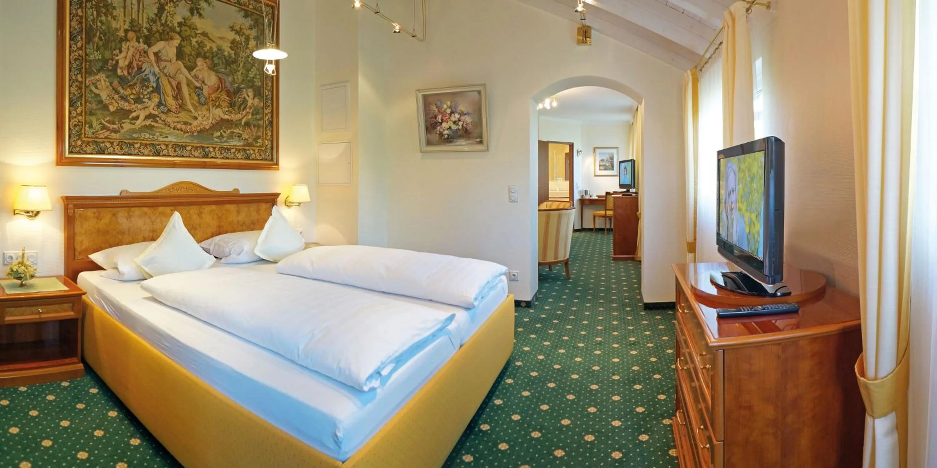 Photo of the whole room, Bed in Hotel Sacher-Stoiber