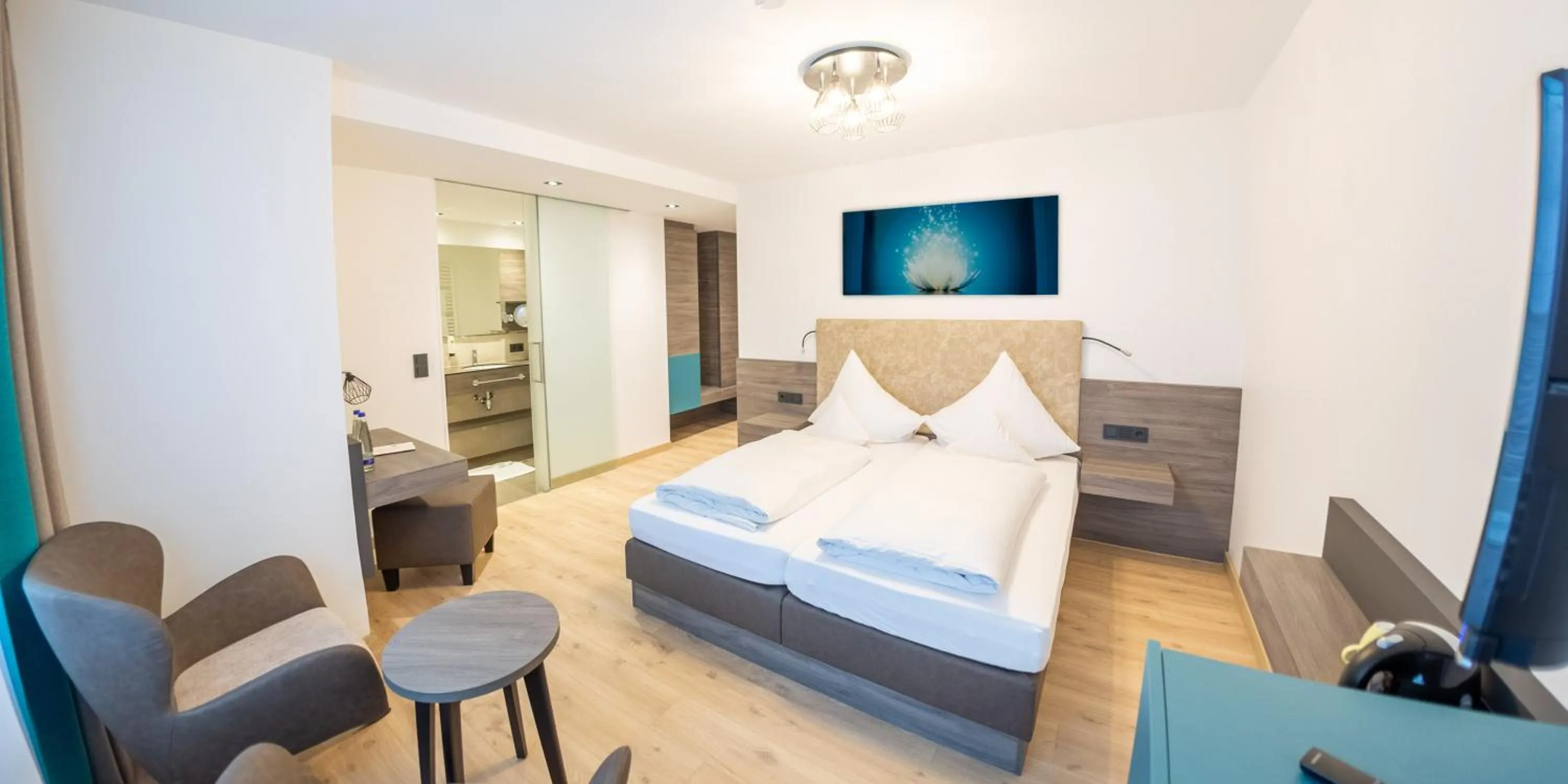 Photo of the whole room, Bed in Hotel Sacher-Stoiber