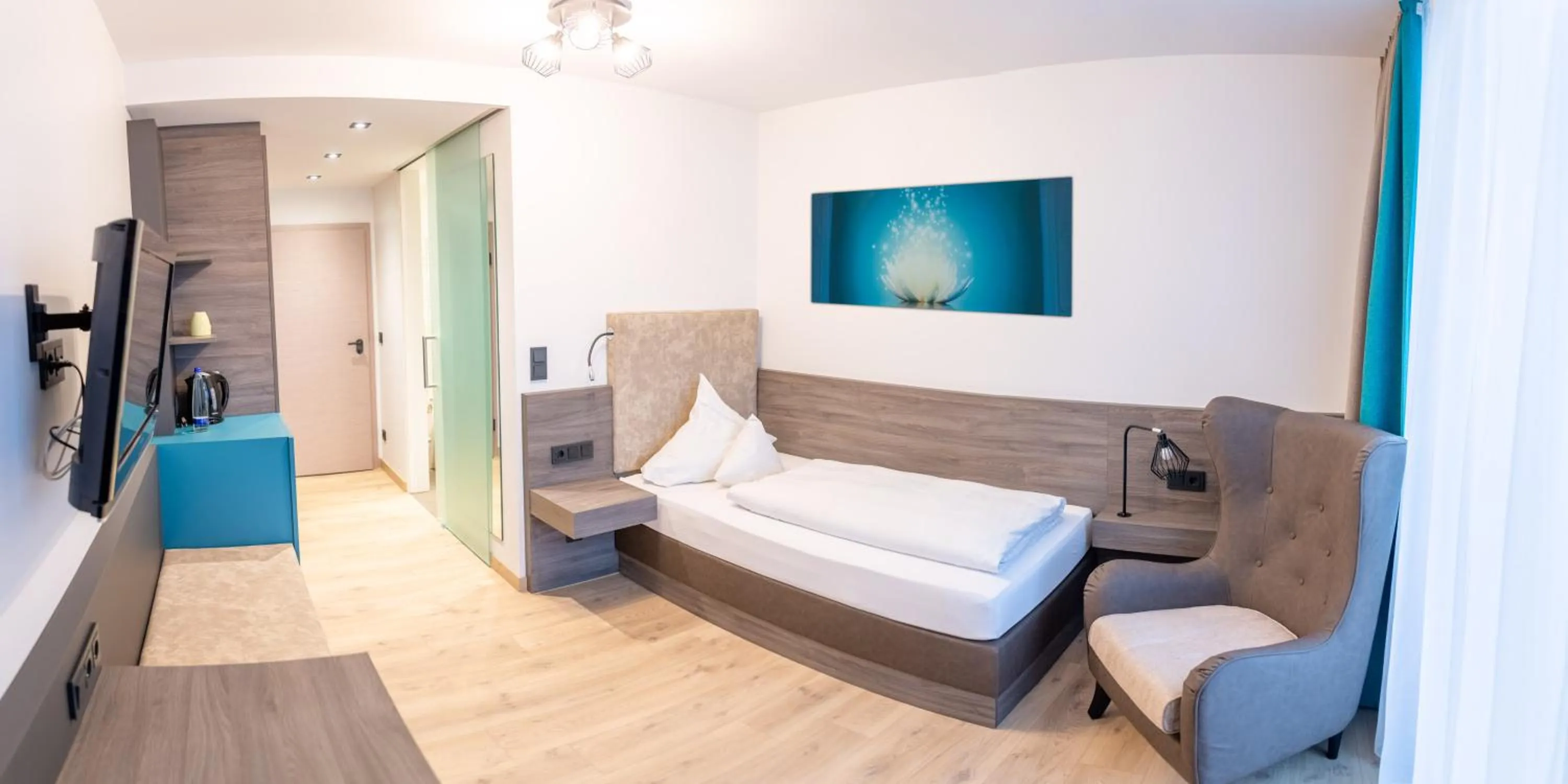 Photo of the whole room, Bed in Hotel Sacher-Stoiber