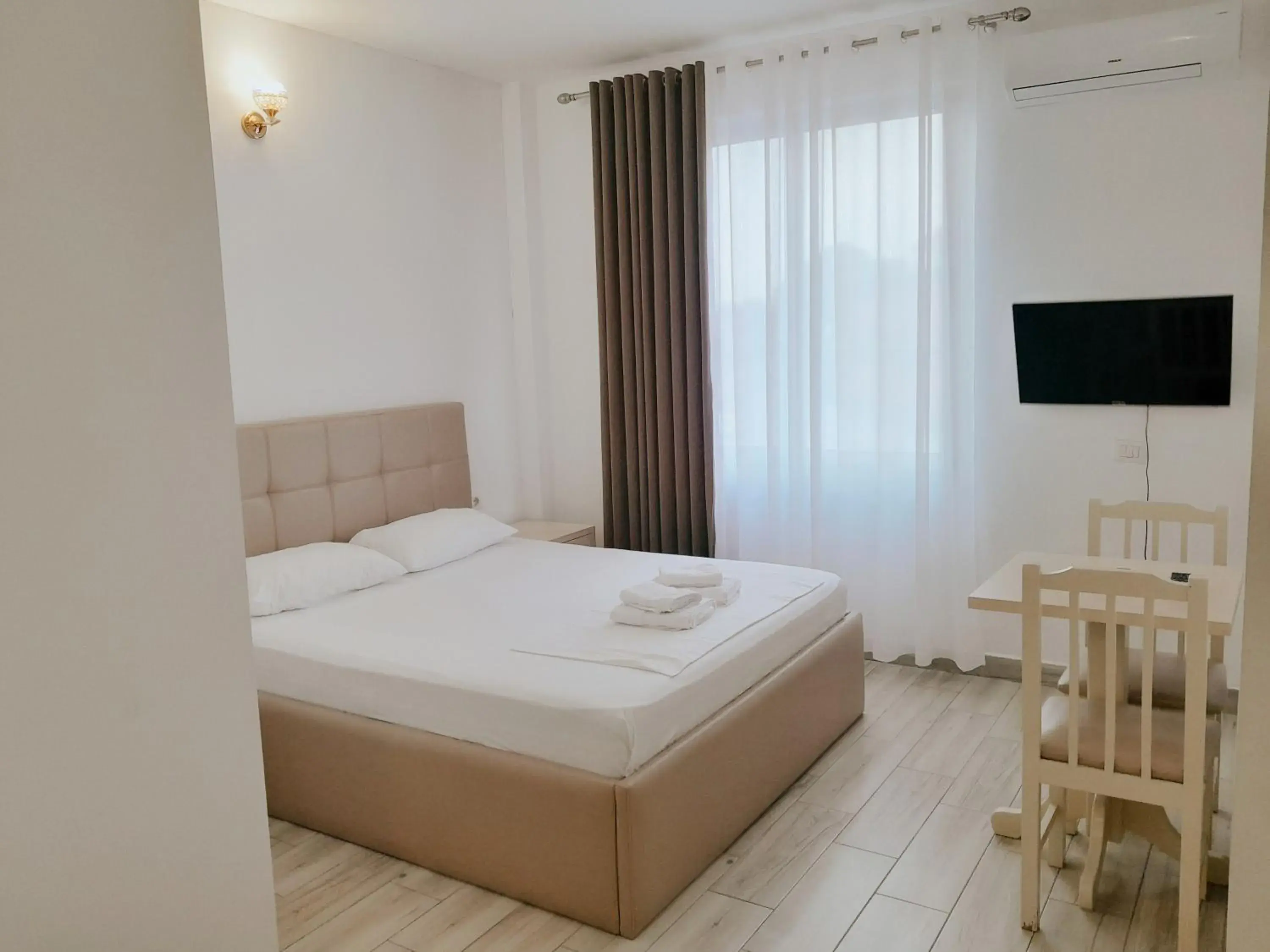 Triple Room with Mountain View in Hotel Restaurant Univers Triple Room with Mountain View in Hotel Restaurant Univers