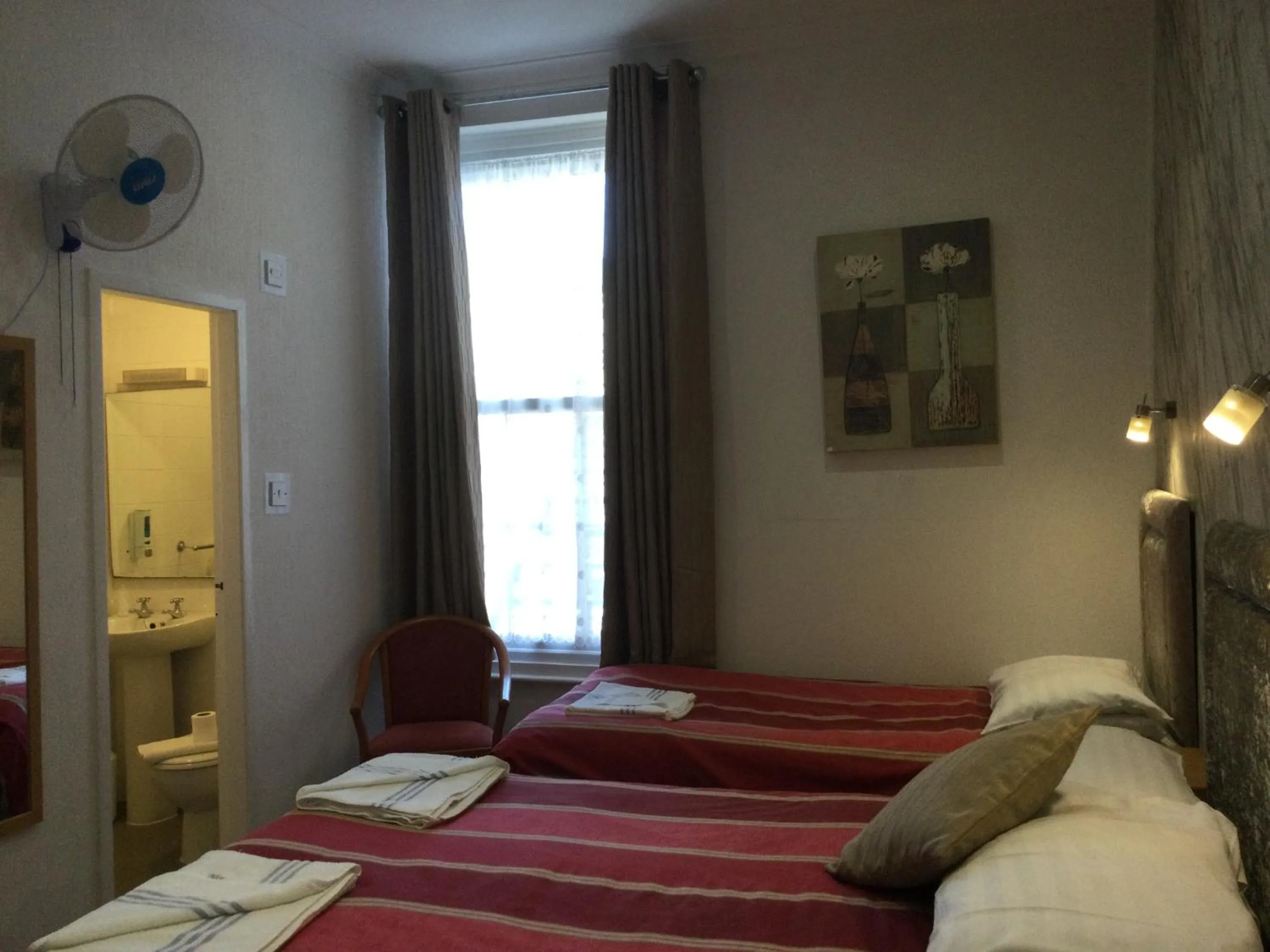 Bed in THE TREVONE, Llandudno