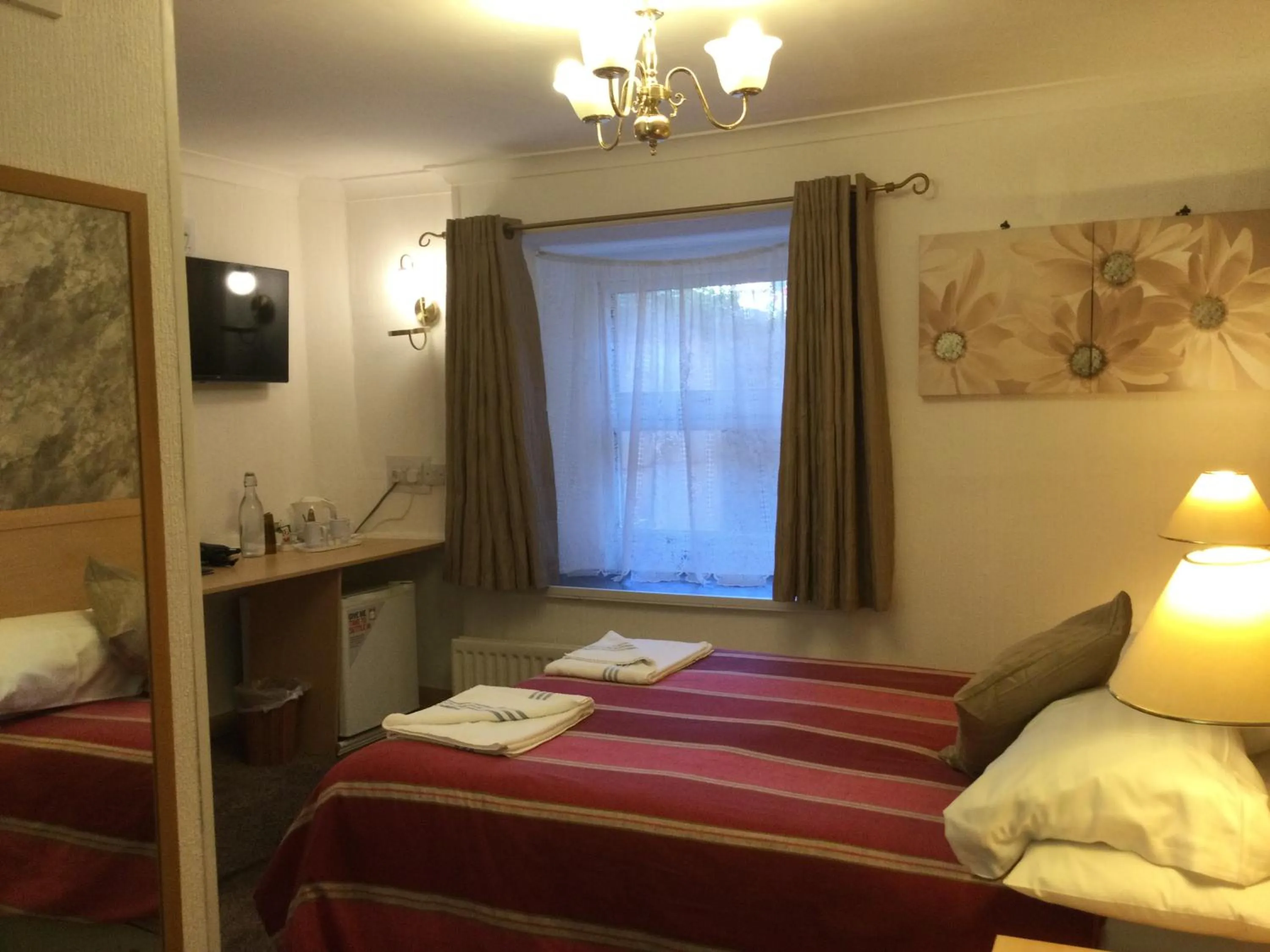 Bed in THE TREVONE, Llandudno