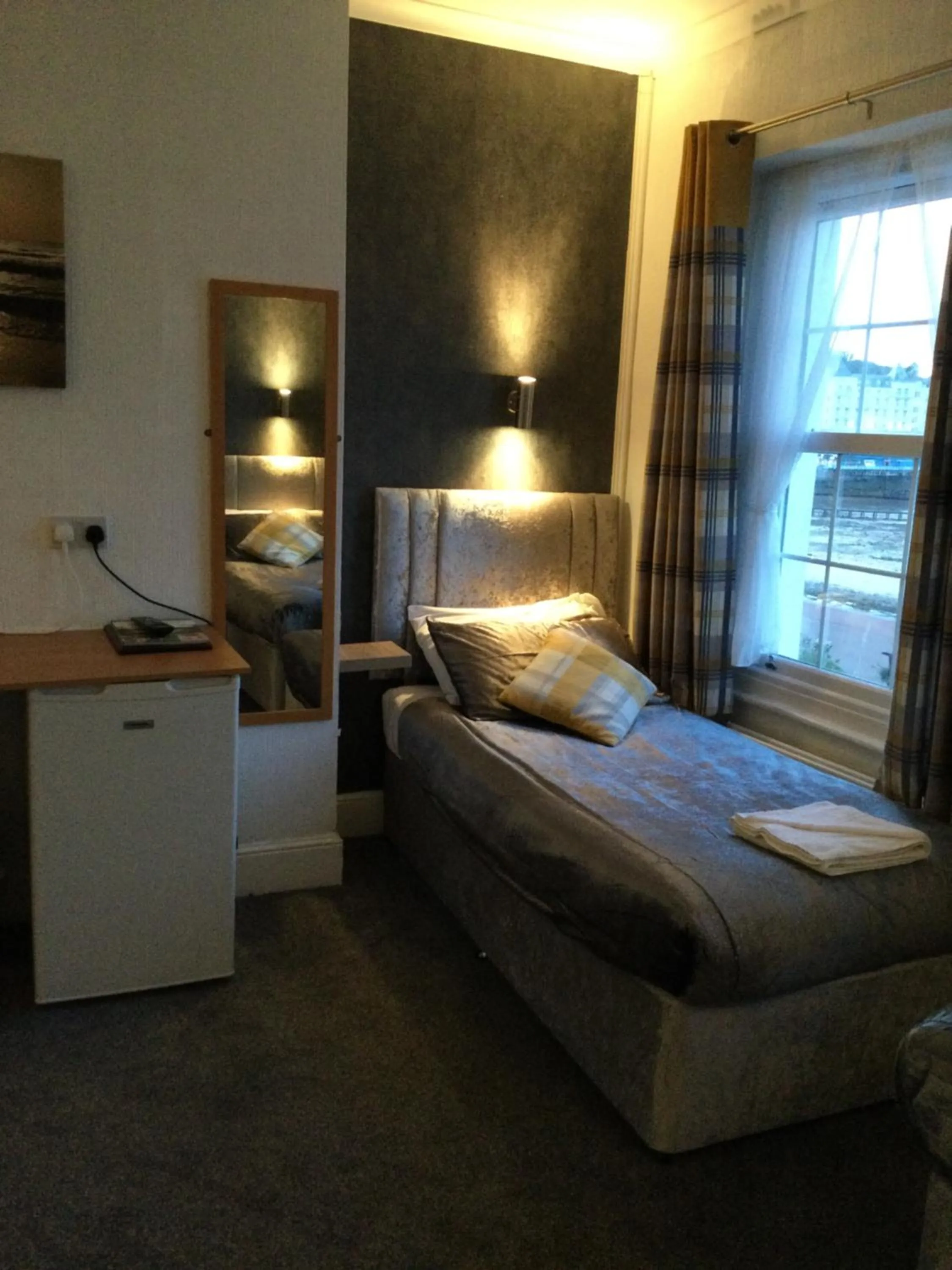 Bed in THE TREVONE, Llandudno