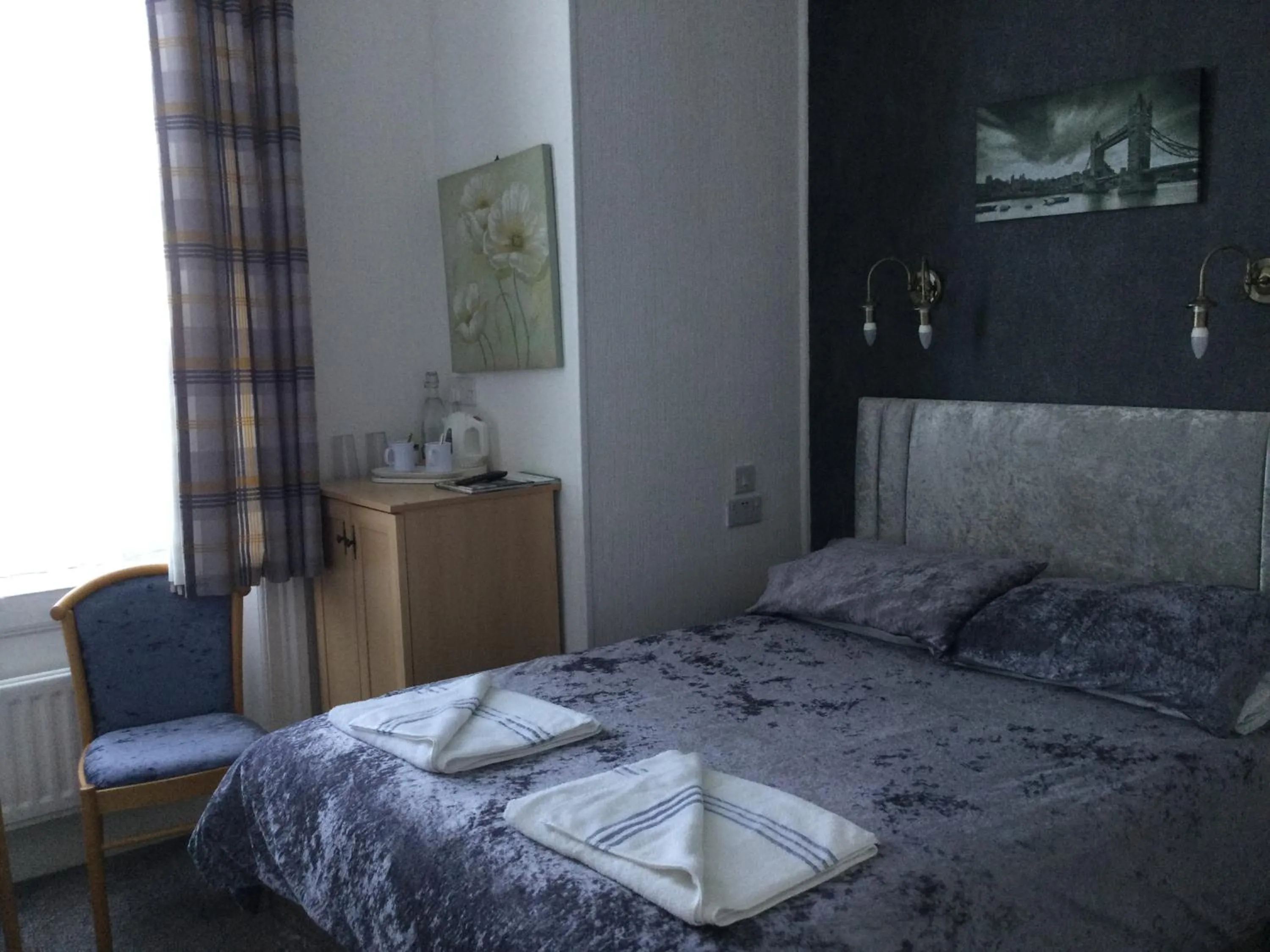 Bed in THE TREVONE, Llandudno