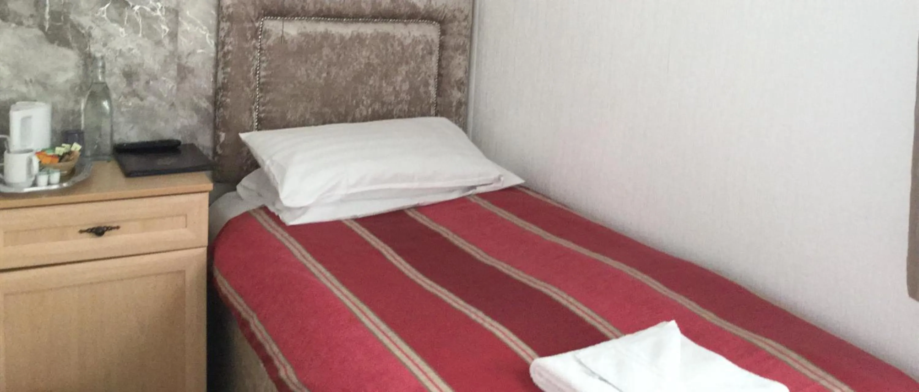 Bed in THE TREVONE, Llandudno