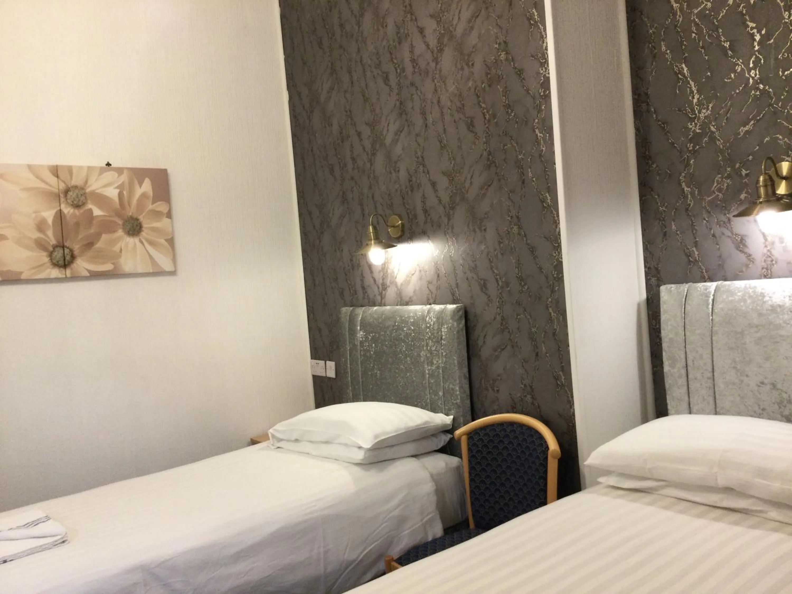 Bed in THE TREVONE, Llandudno